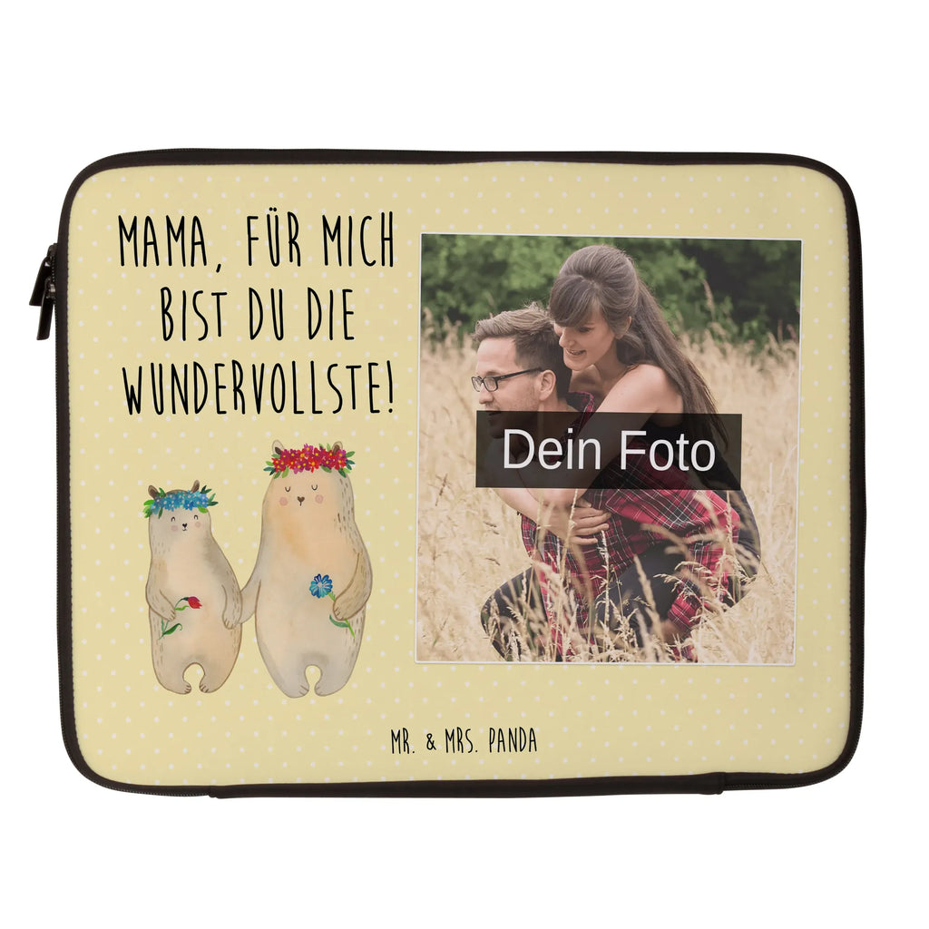 Personalisierte Foto Notebook Tasche Bären mit Blumenkranz Notebook-Tasche Aus Nylon Mit Wunschbild, Personalisierte Notebooktasche Mit Bild, Notebook-Tasche Aus Canvas Mit Fotodruck, Notebook-Tasche Aus Neopren Mit Foto, Slim Notebooktasche Mit Fotodruck, Robuste Notebooktasche Mit Wunschfoto, Notebook-Sleeve Mit Fotopersonalisierung, Notebook-Umhängetasche Mit Foto, Ergonomische Notebooktasche Mit Fotodruck, Notebooktasche Mit Reißverschluss Und Foto, Notebooktasche Für Herren Mit Foto, Casual Notebooktasche Mit Wunschfoto, Notebook-Rucksack Mit Fotodruck, Notebook-Aktentasche Mit Foto, Laptop-Umhängetasche Mit Wunschbild, Notebooktasche Für 17 Zoll Mit Foto, Laptop-Rucksack Mit Eigenem Bild, Studenten-Notebooktasche Mit Foto., Notebook-Tasche Aus Leder Mit Bild, Gepolsterte Notebooktasche Mit Foto, Wasserfeste Notebooktasche Mit Wunschfoto, Reisegeeignete Notebooktasche Mit Foto, Notebooktasche Mit Zubehörfach Und Bild, Notebookhülle Mit Wunschfoto, Moderne Notebooktasche Mit Fotodruck, Business Notebooktasche Mit Foto, Laptop-Aktentasche Mit Fotomotiv, Notebook-Querträger Mit Foto, Notebooktasche Für 15 Zoll Mit Wunschbild, Notebooktasche Mit Tragegriff Und Fotodruck, Notebooktasche Mit Schultergurt Und Bild, Notebooktasche Für 13 Zoll Mit Fotodruck, Laptoptasche Mit Fotodruck, Klassische Notebooktasche Mit Wunschbild, Rucksackstil Notebooktasche Mit Foto, Laptop-Case Mit Eigenem Foto, Leichte Notebooktasche Mit Foto, Minimalistische Notebooktasche Mit Fotodruck, Notebooktasche Für Damen Mit Fotomotiv, Vintage Notebooktasche Mit Foto, Laptop-Messenger-Bag Mit Wunschfoto, Notebooktasche Mit Foto, Büro-Notebooktasche Mit Wunschbild, Notebooktasche Mit Organizerfach Und Foto, Familie, Vatertag, Muttertag, Bruder, Schwester, Mama, Papa, Oma, Opa, Vorbild, Lieblingsmensch, Mami, Mutter, Töchter, Lieblingsmama, beste Mutter, Bären, Kinder, Tochter, Geschenk Mama. Muttertag, Kind, Mutti, Bär, Family, weltbeste Mama