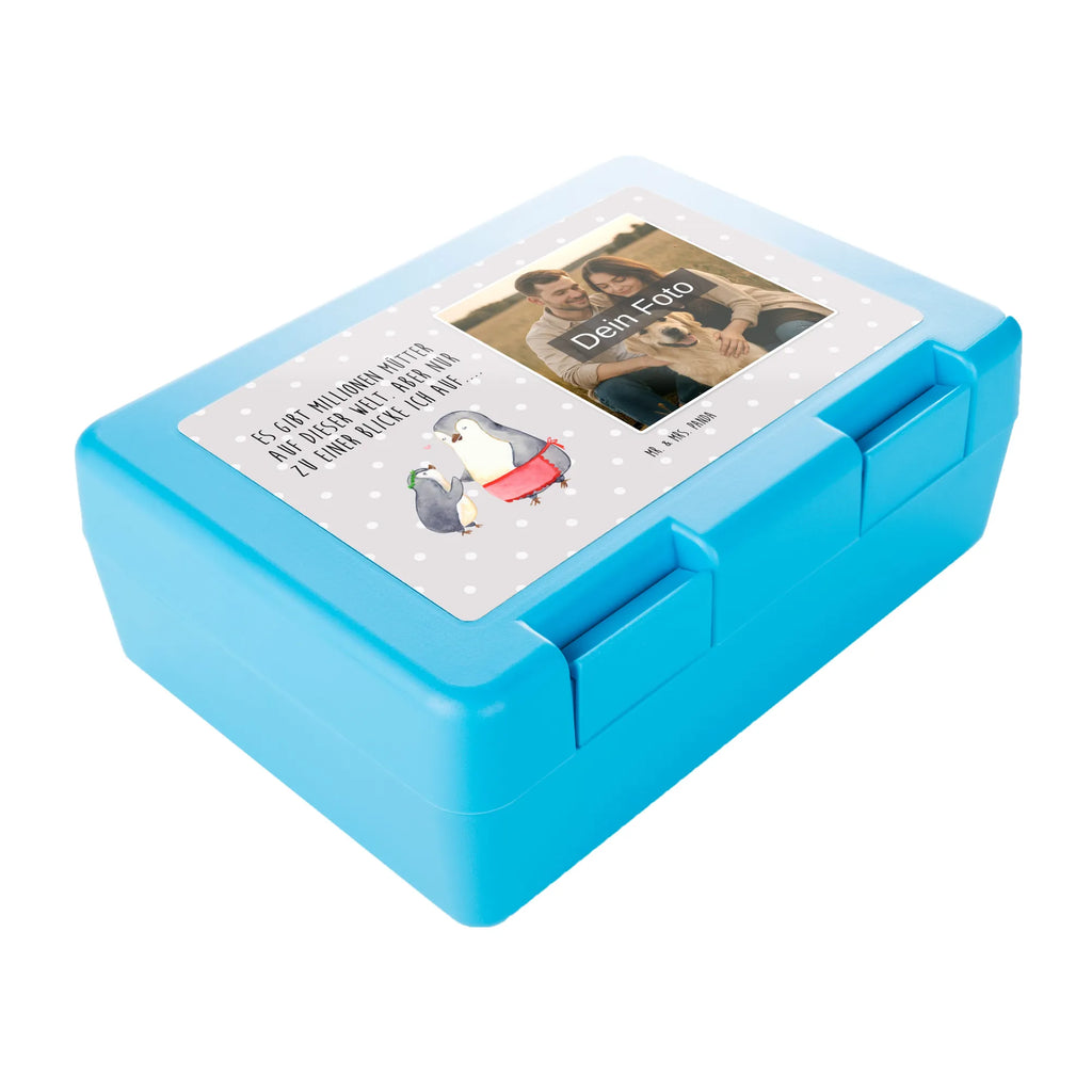 Personalisierte Foto Brotdose Pinguin mit Kind Brotbox Mit Foto, Brotdose Mit Eigenem Bild, Wiederverwendbare Brotdose Mit Foto, Snackbox Mit Bild, Personalisierte Brotdose Mit Foto, Vesperbox Mit Foto, Brotdose Kita Mit Foto, Edelstahl Brotdose Mit Foto, Brotdose Für Mädchen Mit Foto, Kunststoff Brotdose Mit Bild, Brotdose Bedruckt Mit Foto, Brotdose Erwachsene Mit Bild, Jausenbox Mit Eigenem Bild, Vesperdose Mit Bild, Brotdose Mit Foto, Auslaufsichere Brotdose Mit Foto, Brotdose Schule Mit Foto, Brotdose Mit Wunschfoto, Brotdose Mit Bild Und Namen, Frühstücksdose Mit Foto, Brotdose Selbst Gestalten Mit Foto, Pausenbrotbox Mit Wunschfoto, Brotdose Kindergarten Mit Wunschbild, Foto Brotdose, Brotdose Mit Foto Und Wunschtext, BPA-Freie Brotdose Mit Bild, Brotdose Kinder Mit Foto, Lunchbox Mit Foto, Brotdose Für Unterwegs Mit Wunschfoto, Design Brotdose Mit Wunschfoto, Lustige Brotdose Mit Eigenem Foto, Essensdose Mit Wunschfoto, Brotdose Für Jungen Mit Bild, Geschenk Brotdose Mit Foto, Butterbrotdose Mit Bild, Brotdose Büro Mit Foto, Nachhaltige Brotdose Mit Foto, Familie, Vatertag, Muttertag, Bruder, Schwester, Mama, Papa, Oma, Opa, Mutti, Geschenk, Geburststag, Mami, Mutter