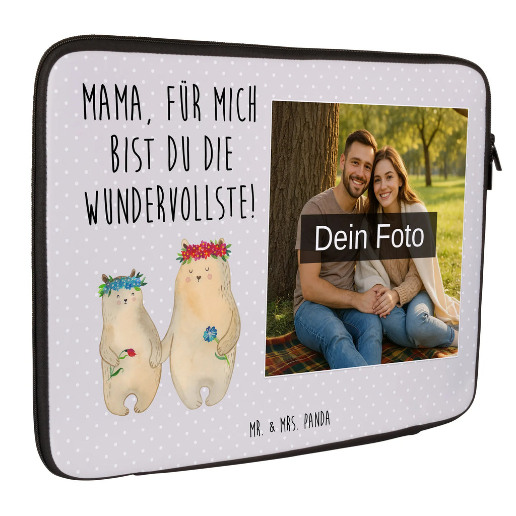 Personalisierte Foto Notebook Tasche Bären mit Blumenkranz Notebook-Tasche Aus Nylon Mit Wunschbild, Personalisierte Notebooktasche Mit Bild, Notebook-Tasche Aus Canvas Mit Fotodruck, Notebook-Tasche Aus Neopren Mit Foto, Slim Notebooktasche Mit Fotodruck, Robuste Notebooktasche Mit Wunschfoto, Notebook-Sleeve Mit Fotopersonalisierung, Notebook-Umhängetasche Mit Foto, Ergonomische Notebooktasche Mit Fotodruck, Notebooktasche Mit Reißverschluss Und Foto, Notebooktasche Für Herren Mit Foto, Casual Notebooktasche Mit Wunschfoto, Notebook-Rucksack Mit Fotodruck, Notebook-Aktentasche Mit Foto, Laptop-Umhängetasche Mit Wunschbild, Notebooktasche Für 17 Zoll Mit Foto, Laptop-Rucksack Mit Eigenem Bild, Studenten-Notebooktasche Mit Foto., Notebook-Tasche Aus Leder Mit Bild, Gepolsterte Notebooktasche Mit Foto, Wasserfeste Notebooktasche Mit Wunschfoto, Reisegeeignete Notebooktasche Mit Foto, Notebooktasche Mit Zubehörfach Und Bild, Notebookhülle Mit Wunschfoto, Moderne Notebooktasche Mit Fotodruck, Business Notebooktasche Mit Foto, Laptop-Aktentasche Mit Fotomotiv, Notebook-Querträger Mit Foto, Notebooktasche Für 15 Zoll Mit Wunschbild, Notebooktasche Mit Tragegriff Und Fotodruck, Notebooktasche Mit Schultergurt Und Bild, Notebooktasche Für 13 Zoll Mit Fotodruck, Laptoptasche Mit Fotodruck, Klassische Notebooktasche Mit Wunschbild, Rucksackstil Notebooktasche Mit Foto, Laptop-Case Mit Eigenem Foto, Leichte Notebooktasche Mit Foto, Minimalistische Notebooktasche Mit Fotodruck, Notebooktasche Für Damen Mit Fotomotiv, Vintage Notebooktasche Mit Foto, Laptop-Messenger-Bag Mit Wunschfoto, Notebooktasche Mit Foto, Büro-Notebooktasche Mit Wunschbild, Notebooktasche Mit Organizerfach Und Foto, Familie, Vatertag, Muttertag, Bruder, Schwester, Mama, Papa, Oma, Opa, Vorbild, Lieblingsmensch, Mami, Mutter, Töchter, Lieblingsmama, beste Mutter, Bären, Kinder, Tochter, Geschenk Mama. Muttertag, Kind, Mutti, Bär, Family, weltbeste Mama