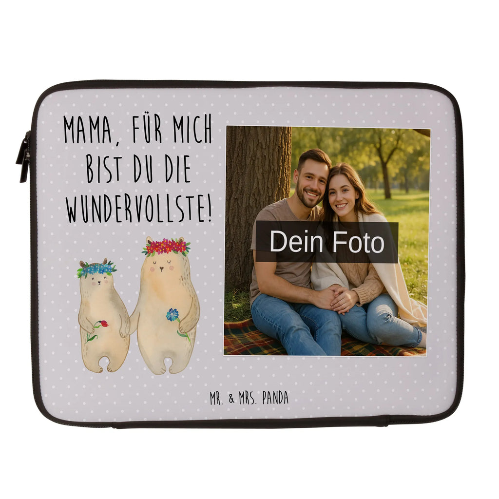 Personalisierte Foto Notebook Tasche Bären mit Blumenkranz Notebook-Tasche Aus Nylon Mit Wunschbild, Personalisierte Notebooktasche Mit Bild, Notebook-Tasche Aus Canvas Mit Fotodruck, Notebook-Tasche Aus Neopren Mit Foto, Slim Notebooktasche Mit Fotodruck, Robuste Notebooktasche Mit Wunschfoto, Notebook-Sleeve Mit Fotopersonalisierung, Notebook-Umhängetasche Mit Foto, Ergonomische Notebooktasche Mit Fotodruck, Notebooktasche Mit Reißverschluss Und Foto, Notebooktasche Für Herren Mit Foto, Casual Notebooktasche Mit Wunschfoto, Notebook-Rucksack Mit Fotodruck, Notebook-Aktentasche Mit Foto, Laptop-Umhängetasche Mit Wunschbild, Notebooktasche Für 17 Zoll Mit Foto, Laptop-Rucksack Mit Eigenem Bild, Studenten-Notebooktasche Mit Foto., Notebook-Tasche Aus Leder Mit Bild, Gepolsterte Notebooktasche Mit Foto, Wasserfeste Notebooktasche Mit Wunschfoto, Reisegeeignete Notebooktasche Mit Foto, Notebooktasche Mit Zubehörfach Und Bild, Notebookhülle Mit Wunschfoto, Moderne Notebooktasche Mit Fotodruck, Business Notebooktasche Mit Foto, Laptop-Aktentasche Mit Fotomotiv, Notebook-Querträger Mit Foto, Notebooktasche Für 15 Zoll Mit Wunschbild, Notebooktasche Mit Tragegriff Und Fotodruck, Notebooktasche Mit Schultergurt Und Bild, Notebooktasche Für 13 Zoll Mit Fotodruck, Laptoptasche Mit Fotodruck, Klassische Notebooktasche Mit Wunschbild, Rucksackstil Notebooktasche Mit Foto, Laptop-Case Mit Eigenem Foto, Leichte Notebooktasche Mit Foto, Minimalistische Notebooktasche Mit Fotodruck, Notebooktasche Für Damen Mit Fotomotiv, Vintage Notebooktasche Mit Foto, Laptop-Messenger-Bag Mit Wunschfoto, Notebooktasche Mit Foto, Büro-Notebooktasche Mit Wunschbild, Notebooktasche Mit Organizerfach Und Foto, Familie, Vatertag, Muttertag, Bruder, Schwester, Mama, Papa, Oma, Opa, Vorbild, Lieblingsmensch, Mami, Mutter, Töchter, Lieblingsmama, beste Mutter, Bären, Kinder, Tochter, Geschenk Mama. Muttertag, Kind, Mutti, Bär, Family, weltbeste Mama