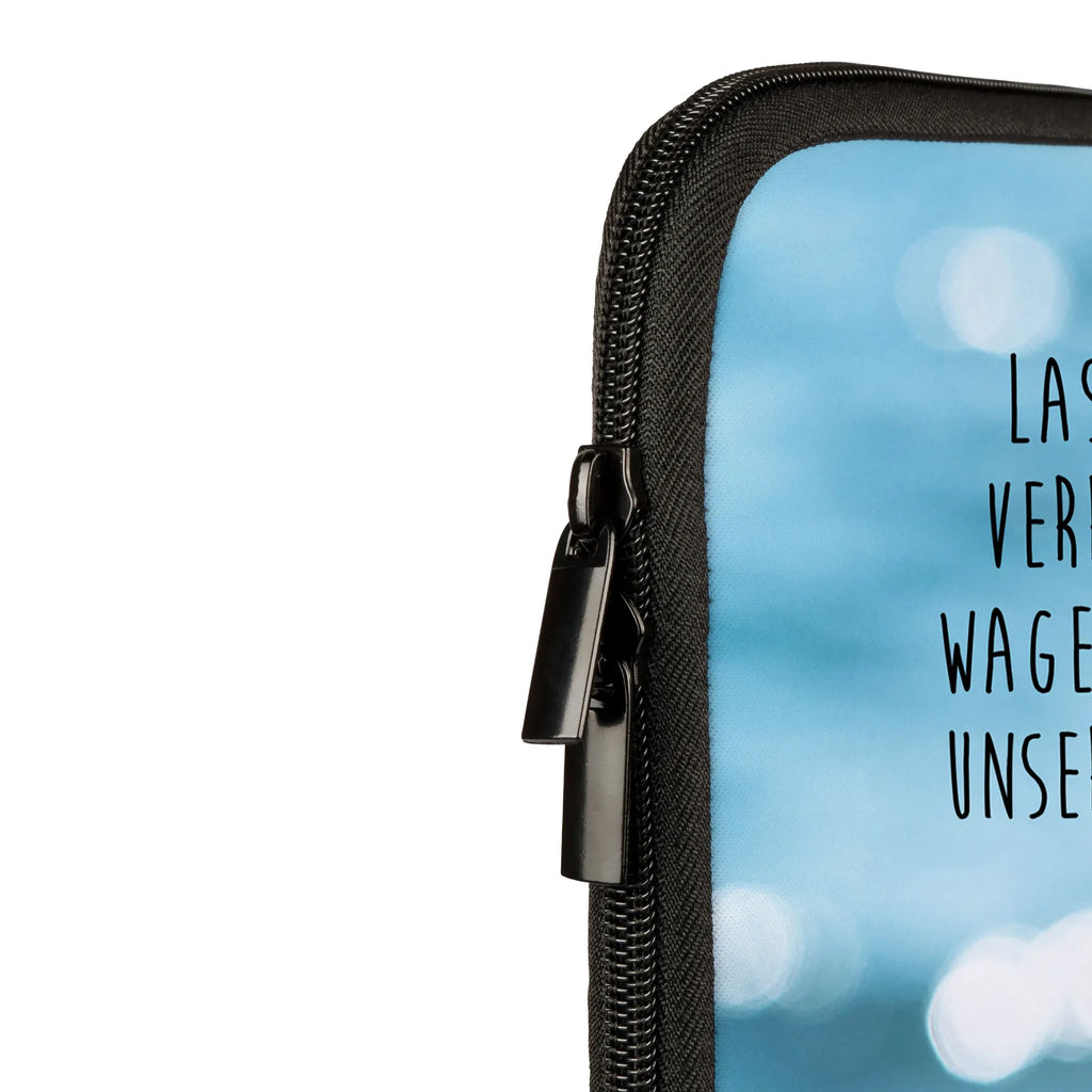 Personalisierte Foto Notebook Tasche Krokodil Notebooktasche Mit Organizerfach Und Foto, Notebook-Querträger Mit Foto, Rucksackstil Notebooktasche Mit Foto, Business Notebooktasche Mit Foto, Reisegeeignete Notebooktasche Mit Foto, Robuste Notebooktasche Mit Wunschfoto, Laptoptasche Mit Fotodruck, Notebook-Tasche Aus Neopren Mit Foto, Laptop-Messenger-Bag Mit Wunschfoto, Notebook-Rucksack Mit Fotodruck, Notebooktasche Mit Reißverschluss Und Foto, Notebooktasche Für 13 Zoll Mit Fotodruck, Leichte Notebooktasche Mit Foto, Notebooktasche Für 15 Zoll Mit Wunschbild, Klassische Notebooktasche Mit Wunschbild, Gepolsterte Notebooktasche Mit Foto, Notebook-Sleeve Mit Fotopersonalisierung, Notebooktasche Mit Foto, Laptop-Rucksack Mit Eigenem Bild, Notebooktasche Für Herren Mit Foto, Personalisierte Notebooktasche Mit Bild, Notebooktasche Mit Zubehörfach Und Bild, Notebooktasche Für Damen Mit Fotomotiv, Laptop-Case Mit Eigenem Foto, Notebookhülle Mit Wunschfoto, Notebooktasche Mit Schultergurt Und Bild, Laptop-Aktentasche Mit Fotomotiv, Notebook-Tasche Aus Canvas Mit Fotodruck, Notebook-Aktentasche Mit Foto, Notebooktasche Mit Tragegriff Und Fotodruck, Notebooktasche Für 17 Zoll Mit Foto, Vintage Notebooktasche Mit Foto, Studenten-Notebooktasche Mit Foto., Minimalistische Notebooktasche Mit Fotodruck, Slim Notebooktasche Mit Fotodruck, Notebook-Umhängetasche Mit Foto, Moderne Notebooktasche Mit Fotodruck, Notebook-Tasche Aus Leder Mit Bild, Büro-Notebooktasche Mit Wunschbild, Laptop-Umhängetasche Mit Wunschbild, Casual Notebooktasche Mit Wunschfoto, Wasserfeste Notebooktasche Mit Wunschfoto, Notebook-Tasche Aus Nylon Mit Wunschbild, Ergonomische Notebooktasche Mit Fotodruck, Meerestiere, Meer, Urlaub, Reiselust, verrückt sein, Freundin, Krokodile, Krokodil, Abenteuerlust, Lieblingsmensch, spontan sein, beste Freundin