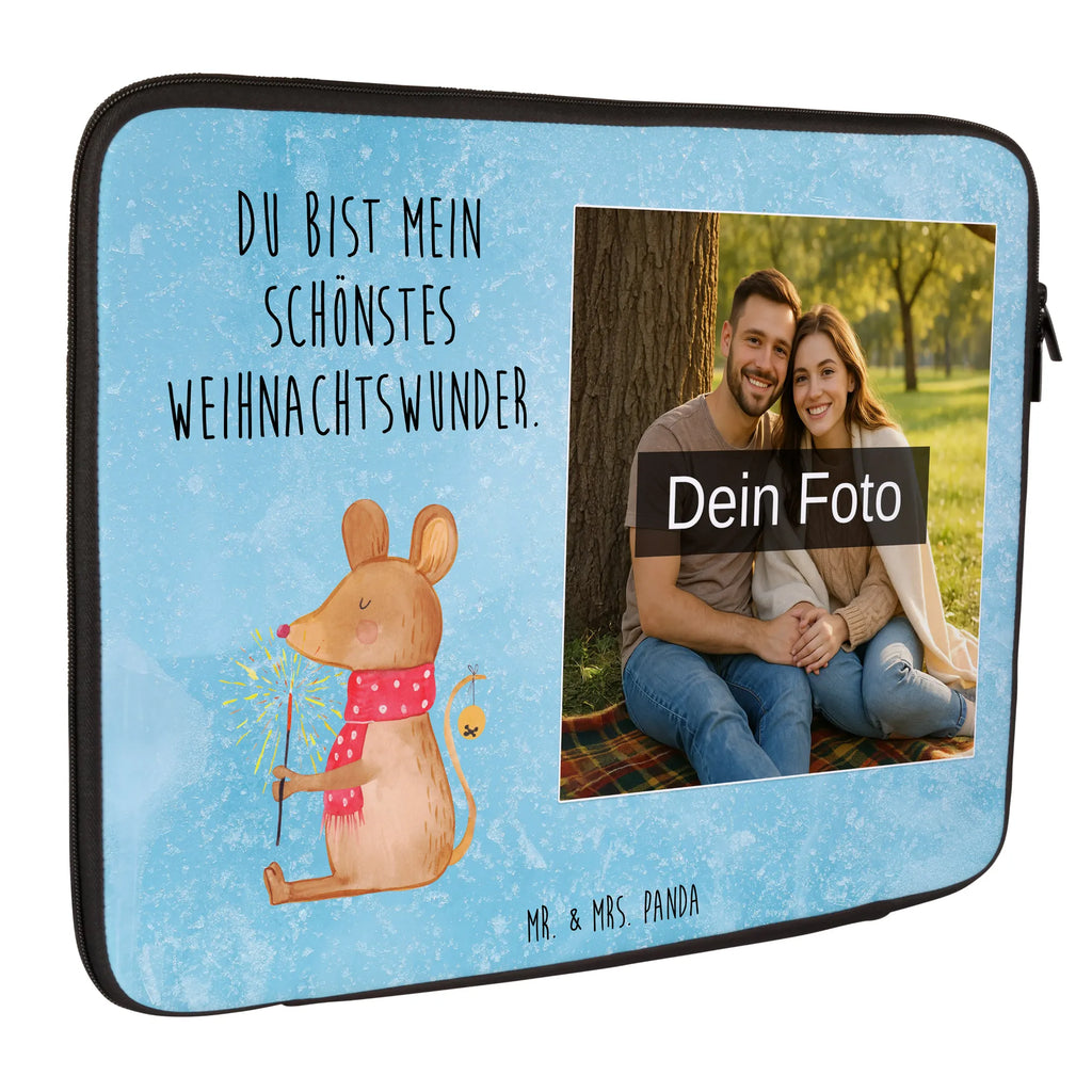 Personalisierte Foto Notebook Tasche Maus Weihnachten Notebook-Umhängetasche Mit Foto, Laptop-Messenger-Bag Mit Wunschfoto, Notebook-Querträger Mit Foto, Business Notebooktasche Mit Foto, Leichte Notebooktasche Mit Foto, Notebooktasche Für Damen Mit Fotomotiv, Notebook-Aktentasche Mit Foto, Vintage Notebooktasche Mit Foto, Reisegeeignete Notebooktasche Mit Foto, Personalisierte Notebooktasche Mit Bild, Laptop-Aktentasche Mit Fotomotiv, Notebooktasche Für 17 Zoll Mit Foto, Notebooktasche Für 15 Zoll Mit Wunschbild, Laptop-Case Mit Eigenem Foto, Notebooktasche Mit Reißverschluss Und Foto, Büro-Notebooktasche Mit Wunschbild, Ergonomische Notebooktasche Mit Fotodruck, Klassische Notebooktasche Mit Wunschbild, Notebooktasche Für Herren Mit Foto, Gepolsterte Notebooktasche Mit Foto, Laptop-Umhängetasche Mit Wunschbild, Studenten-Notebooktasche Mit Foto., Slim Notebooktasche Mit Fotodruck, Notebooktasche Mit Organizerfach Und Foto, Notebook-Tasche Aus Leder Mit Bild, Rucksackstil Notebooktasche Mit Foto, Notebookhülle Mit Wunschfoto, Minimalistische Notebooktasche Mit Fotodruck, Notebooktasche Mit Schultergurt Und Bild, Notebook-Tasche Aus Neopren Mit Foto, Robuste Notebooktasche Mit Wunschfoto, Wasserfeste Notebooktasche Mit Wunschfoto, Notebook-Tasche Aus Canvas Mit Fotodruck, Notebooktasche Mit Foto, Laptop-Rucksack Mit Eigenem Bild, Notebook-Tasche Aus Nylon Mit Wunschbild, Notebook-Sleeve Mit Fotopersonalisierung, Moderne Notebooktasche Mit Fotodruck, Notebooktasche Mit Zubehörfach Und Bild, Notebook-Rucksack Mit Fotodruck, Casual Notebooktasche Mit Wunschfoto, Laptoptasche Mit Fotodruck, Notebooktasche Mit Tragegriff Und Fotodruck, Notebooktasche Für 13 Zoll Mit Fotodruck, Winter, Weihnachten, Weihnachtsdeko, Nikolaus, Advent, Heiligabend, Wintermotiv, Weihnachtswunder, Maus, Mäuschen, Frohe Weihnachten, Weihnachtsgruß, Weihnachtsmotiv
