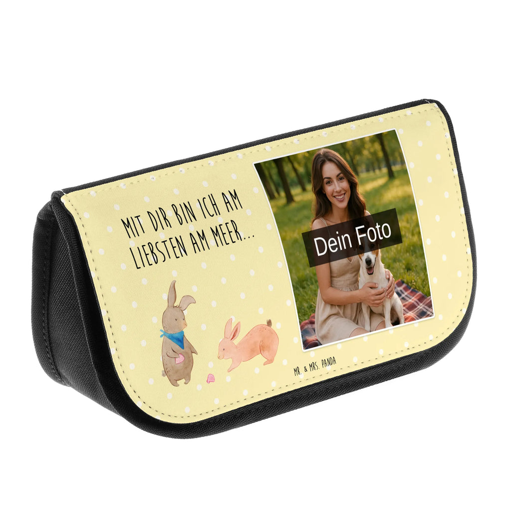 Personalisierte Foto Kosmetiktasche Hasen Muschel Schminkbeutel Mit Foto, Necessaire Mit Foto, Make-Up Tasche Mit Bild, Schminktasche Geschenk Mit Bild, Personalisierte Make-Up Tasche Mit Bild, Kosmetiktasche Mit Foto Und Namen, Kosmetiktasche Aus Leder Mit Bild, Kosmetiktasche Mit Foto Und Wunschtext, Schminktasche Mit Haustierfoto, Schminktasche Mit Foto, Beautybag Mit Foto, Kosmetiktasche Für Herren Mit Wunschfoto, Kosmetiktasche Bedruckt Mit Foto, Kosmetiktasche Mit Wunschfoto, Kosmetiktasche Mit Foto, Kosmetiktasche Für Kinder Mit Foto, Schminktasche Für Mädchen Mit Foto, Kulturbeutel Mit Bild, Kosmetiktasche Selbst Gestalten Mit Foto, Große Schminktasche Mit Foto, Kleine Kosmetiktasche Mit Foto, Kosmetiktasche Mit Eigenem Bild, Personalisierte Kosmetiktasche Mit Foto, Schminkbeutel Für Jungen Mit Bild, Kosmetiktasche Aus Stoff Mit Foto, Reise-Kosmetiktasche Mit Wunschbild, Kosmetiktasche Modern Mit Wunschfoto, Kosmetiktasche Für Damen Mit Foto, Schminktäschchen Mit Wunschfoto, Schminktasche Nachhaltig Mit Foto, Schminktasche Mit Urlaubsfoto, Vintage Schminktasche Mit Foto, Schminktasche Bunt Mit Bild, Schminktasche Mit Familienfoto, Familie, Vatertag, Muttertag, Bruder, Schwester, Mama, Papa, Oma, Opa, Hasen, BFF, Meer, beste Freundin, Freundin, Freundinnen, Muscheln sammeln, Muscheln, best friends