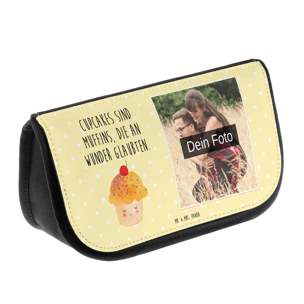 Personalisierte Foto Kosmetiktasche Cupcake Kosmetiktasche Mit Foto Und Namen, Necessaire Mit Foto, Kosmetiktasche Mit Foto Und Wunschtext, Beautybag Mit Foto, Schminktasche Geschenk Mit Bild, Reise-Kosmetiktasche Mit Wunschbild, Kosmetiktasche Aus Stoff Mit Foto, Schminktasche Mit Foto, Schminktasche Mit Urlaubsfoto, Schminktasche Für Mädchen Mit Foto, Kosmetiktasche Mit Eigenem Bild, Schminktasche Nachhaltig Mit Foto, Kosmetiktasche Modern Mit Wunschfoto, Kosmetiktasche Aus Leder Mit Bild, Schminktäschchen Mit Wunschfoto, Personalisierte Kosmetiktasche Mit Foto, Schminkbeutel Für Jungen Mit Bild, Schminktasche Mit Familienfoto, Große Schminktasche Mit Foto, Kosmetiktasche Selbst Gestalten Mit Foto, Schminktasche Mit Haustierfoto, Kulturbeutel Mit Bild, Personalisierte Make-Up Tasche Mit Bild, Schminktasche Bunt Mit Bild, Schminkbeutel Mit Foto, Make-Up Tasche Mit Bild, Vintage Schminktasche Mit Foto, Kosmetiktasche Mit Foto, Kosmetiktasche Für Damen Mit Foto, Kleine Kosmetiktasche Mit Foto, Kosmetiktasche Für Kinder Mit Foto, Kosmetiktasche Mit Wunschfoto, Kosmetiktasche Für Herren Mit Wunschfoto, Kosmetiktasche Bedruckt Mit Foto, Tiermotive, Gute Laune, lustige Sprüche, Tiere, Muffin, Geschenk Koch, Küche Spruch, Motivation Sprüche, Küche Deko, Cupcakes, Backen Geschenk, Wunder