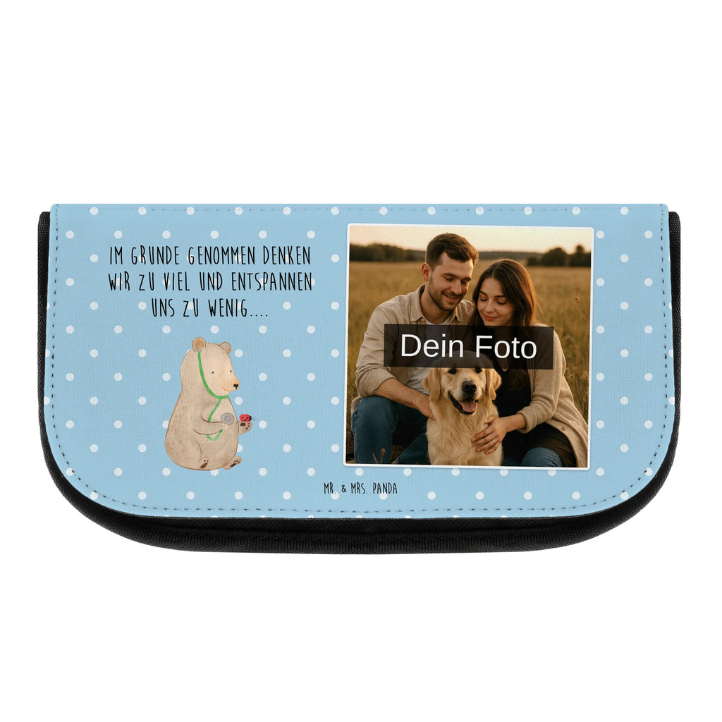 Personalisierte Foto Kosmetiktasche Bär Arzt Schminktasche Mit Haustierfoto, Kosmetiktasche Aus Stoff Mit Foto, Kosmetiktasche Bedruckt Mit Foto, Schminktasche Nachhaltig Mit Foto, Schminkbeutel Für Jungen Mit Bild, Vintage Schminktasche Mit Foto, Kosmetiktasche Für Kinder Mit Foto, Kosmetiktasche Aus Leder Mit Bild, Personalisierte Kosmetiktasche Mit Foto, Kosmetiktasche Mit Eigenem Bild, Schminktasche Mit Foto, Schminktäschchen Mit Wunschfoto, Kosmetiktasche Mit Foto Und Wunschtext, Kosmetiktasche Mit Foto, Schminktasche Geschenk Mit Bild, Schminktasche Mit Urlaubsfoto, Personalisierte Make-Up Tasche Mit Bild, Kosmetiktasche Für Herren Mit Wunschfoto, Reise-Kosmetiktasche Mit Wunschbild, Kosmetiktasche Mit Foto Und Namen, Kosmetiktasche Für Damen Mit Foto, Kleine Kosmetiktasche Mit Foto, Schminkbeutel Mit Foto, Schminktasche Bunt Mit Bild, Kosmetiktasche Modern Mit Wunschfoto, Schminktasche Mit Familienfoto, Beautybag Mit Foto, Kulturbeutel Mit Bild, Kosmetiktasche Selbst Gestalten Mit Foto, Kosmetiktasche Mit Wunschfoto, Necessaire Mit Foto, Make-Up Tasche Mit Bild, Schminktasche Für Mädchen Mit Foto, Große Schminktasche Mit Foto, Bär, Teddy, Teddybär, Doktorin, Ärztin, Professor, Arzt, Doktor, Professorin