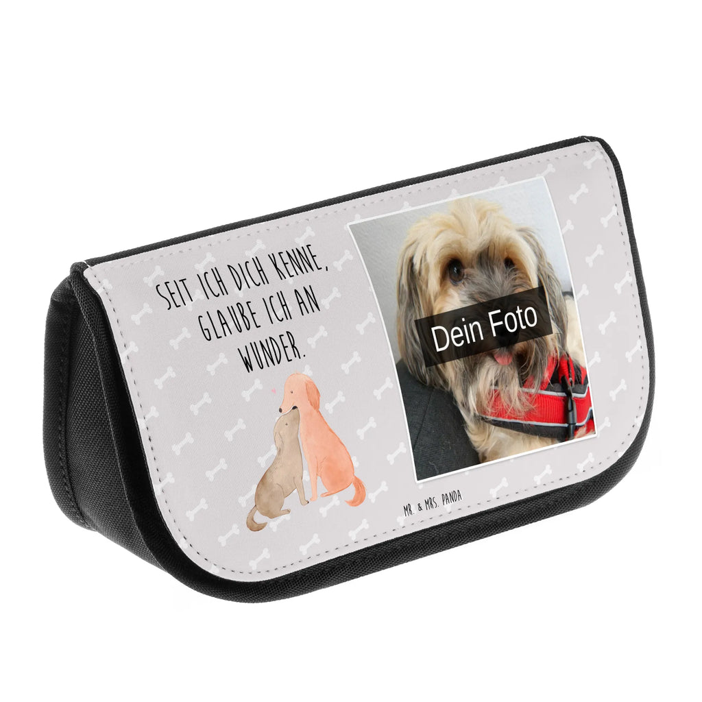 Personalisierte Foto Kosmetiktasche Hunde Liebe Kosmetiktasche Mit Foto, Kosmetiktasche Aus Stoff Mit Foto, Schminkbeutel Für Jungen Mit Bild, Schminktäschchen Mit Wunschfoto, Kosmetiktasche Für Damen Mit Foto, Schminktasche Mit Foto, Schminktasche Bunt Mit Bild, Kosmetiktasche Mit Wunschfoto, Reise-Kosmetiktasche Mit Wunschbild, Personalisierte Kosmetiktasche Mit Foto, Kosmetiktasche Für Herren Mit Wunschfoto, Kosmetiktasche Aus Leder Mit Bild, Kosmetiktasche Mit Foto Und Wunschtext, Schminktasche Mit Familienfoto, Kulturbeutel Mit Bild, Kosmetiktasche Modern Mit Wunschfoto, Kosmetiktasche Für Kinder Mit Foto, Große Schminktasche Mit Foto, Kosmetiktasche Selbst Gestalten Mit Foto, Schminktasche Für Mädchen Mit Foto, Schminktasche Nachhaltig Mit Foto, Kosmetiktasche Mit Eigenem Bild, Kosmetiktasche Bedruckt Mit Foto, Vintage Schminktasche Mit Foto, Necessaire Mit Foto, Schminktasche Mit Haustierfoto, Kleine Kosmetiktasche Mit Foto, Beautybag Mit Foto, Make-Up Tasche Mit Bild, Schminkbeutel Mit Foto, Schminktasche Geschenk Mit Bild, Kosmetiktasche Mit Foto Und Namen, Personalisierte Make-Up Tasche Mit Bild, Schminktasche Mit Urlaubsfoto, Hund, Hundemotiv, Haustier, Hunderasse, Tierliebhaber, Hundebesitzer, Sprüche, Herz, Liebe, Kuss, Hund. Hunde, Kuscheln, Vertrauen