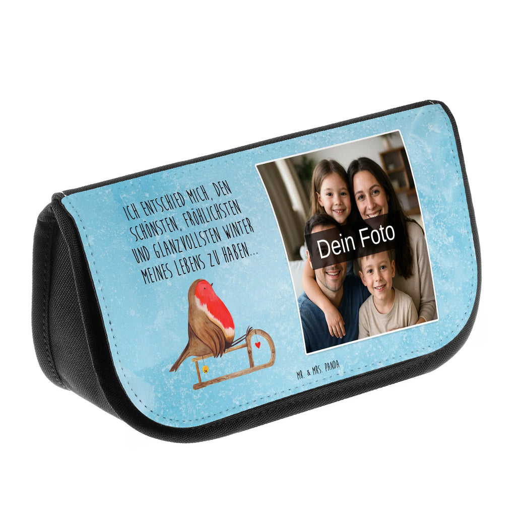 Personalisierte Foto Kosmetiktasche Rotkehlchen Schlitten Vintage Schminktasche Mit Foto, Schminkbeutel Für Jungen Mit Bild, Schminktasche Mit Foto, Große Schminktasche Mit Foto, Kosmetiktasche Für Kinder Mit Foto, Kosmetiktasche Modern Mit Wunschfoto, Kleine Kosmetiktasche Mit Foto, Kosmetiktasche Mit Foto Und Namen, Kosmetiktasche Für Herren Mit Wunschfoto, Kosmetiktasche Für Damen Mit Foto, Kosmetiktasche Mit Foto Und Wunschtext, Schminktäschchen Mit Wunschfoto, Kosmetiktasche Mit Foto, Schminktasche Geschenk Mit Bild, Schminkbeutel Mit Foto, Schminktasche Mit Haustierfoto, Kosmetiktasche Bedruckt Mit Foto, Personalisierte Kosmetiktasche Mit Foto, Make-Up Tasche Mit Bild, Kosmetiktasche Mit Eigenem Bild, Personalisierte Make-Up Tasche Mit Bild, Schminktasche Mit Urlaubsfoto, Necessaire Mit Foto, Kosmetiktasche Mit Wunschfoto, Kulturbeutel Mit Bild, Beautybag Mit Foto, Kosmetiktasche Aus Leder Mit Bild, Kosmetiktasche Aus Stoff Mit Foto, Kosmetiktasche Selbst Gestalten Mit Foto, Schminktasche Bunt Mit Bild, Schminktasche Nachhaltig Mit Foto, Reise-Kosmetiktasche Mit Wunschbild, Schminktasche Mit Familienfoto, Schminktasche Für Mädchen Mit Foto, Winter, Weihnachten, Weihnachtsdeko, Nikolaus, Advent, Heiligabend, Wintermotiv, Vogel, Schlitten
