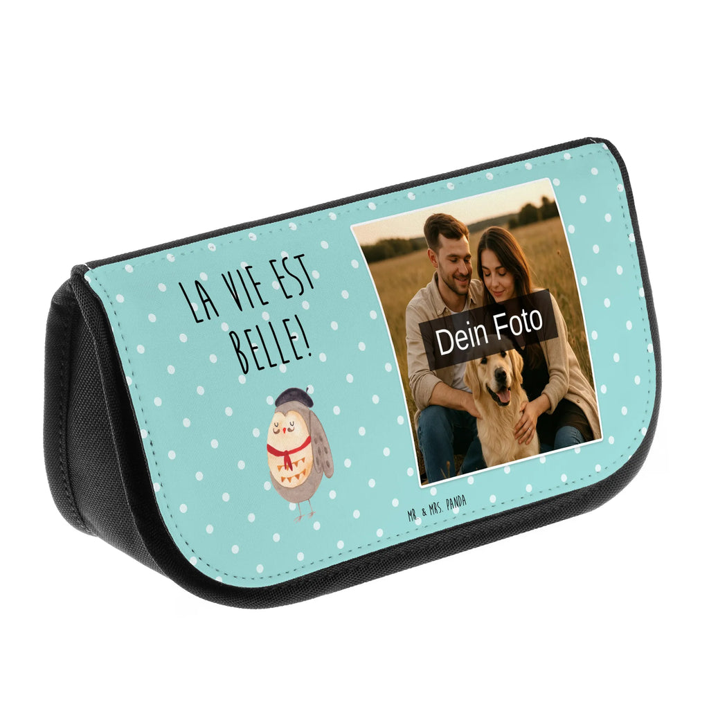 Personalisierte Foto Kosmetiktasche Eule Frankreich Personalisierte Kosmetiktasche Mit Foto, Kosmetiktasche Aus Leder Mit Bild, Schminktasche Nachhaltig Mit Foto, Kosmetiktasche Mit Foto Und Wunschtext, Schminkbeutel Mit Foto, Schminktasche Mit Foto, Kosmetiktasche Mit Foto, Schminktasche Mit Haustierfoto, Reise-Kosmetiktasche Mit Wunschbild, Schminktäschchen Mit Wunschfoto, Kosmetiktasche Für Kinder Mit Foto, Große Schminktasche Mit Foto, Kosmetiktasche Mit Eigenem Bild, Kleine Kosmetiktasche Mit Foto, Schminktasche Mit Familienfoto, Schminktasche Bunt Mit Bild, Kosmetiktasche Für Herren Mit Wunschfoto, Vintage Schminktasche Mit Foto, Schminktasche Geschenk Mit Bild, Schminktasche Mit Urlaubsfoto, Kosmetiktasche Für Damen Mit Foto, Kosmetiktasche Modern Mit Wunschfoto, Make-Up Tasche Mit Bild, Schminkbeutel Für Jungen Mit Bild, Schminktasche Für Mädchen Mit Foto, Kosmetiktasche Selbst Gestalten Mit Foto, Kosmetiktasche Mit Foto Und Namen, Necessaire Mit Foto, Beautybag Mit Foto, Kosmetiktasche Bedruckt Mit Foto, Personalisierte Make-Up Tasche Mit Bild, Kulturbeutel Mit Bild, Kosmetiktasche Aus Stoff Mit Foto, Kosmetiktasche Mit Wunschfoto, Eule, Spruch Französisch, Frankreich, Owl, hibou, Eulen, Spruch schön, La vie est belle, Eule Deko, das Leben ist schön