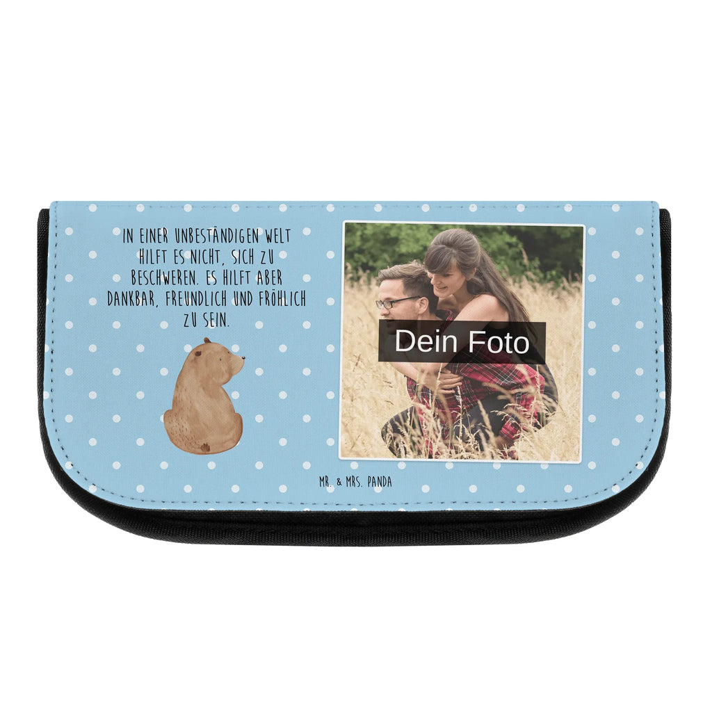 Personalisierte Foto Kosmetiktasche Bär Schulterblick Kosmetiktasche Für Herren Mit Wunschfoto, Schminktasche Geschenk Mit Bild, Personalisierte Make-Up Tasche Mit Bild, Schminkbeutel Mit Foto, Kosmetiktasche Aus Stoff Mit Foto, Kosmetiktasche Bedruckt Mit Foto, Schminktasche Mit Haustierfoto, Kosmetiktasche Mit Foto Und Namen, Kleine Kosmetiktasche Mit Foto, Kosmetiktasche Mit Eigenem Bild, Kosmetiktasche Für Damen Mit Foto, Kulturbeutel Mit Bild, Vintage Schminktasche Mit Foto, Kosmetiktasche Mit Foto Und Wunschtext, Schminktasche Bunt Mit Bild, Kosmetiktasche Mit Foto, Beautybag Mit Foto, Große Schminktasche Mit Foto, Make-Up Tasche Mit Bild, Schminkbeutel Für Jungen Mit Bild, Schminktasche Mit Familienfoto, Schminktasche Mit Urlaubsfoto, Schminktasche Nachhaltig Mit Foto, Kosmetiktasche Modern Mit Wunschfoto, Kosmetiktasche Mit Wunschfoto, Schminktäschchen Mit Wunschfoto, Personalisierte Kosmetiktasche Mit Foto, Kosmetiktasche Selbst Gestalten Mit Foto, Necessaire Mit Foto, Schminktasche Für Mädchen Mit Foto, Kosmetiktasche Aus Leder Mit Bild, Schminktasche Mit Foto, Reise-Kosmetiktasche Mit Wunschbild, Kosmetiktasche Für Kinder Mit Foto, Bär, Teddy, Teddybär, Weltansicht, Weisheit, Selbstachtung, Bärenliebe, Motivation, Bären