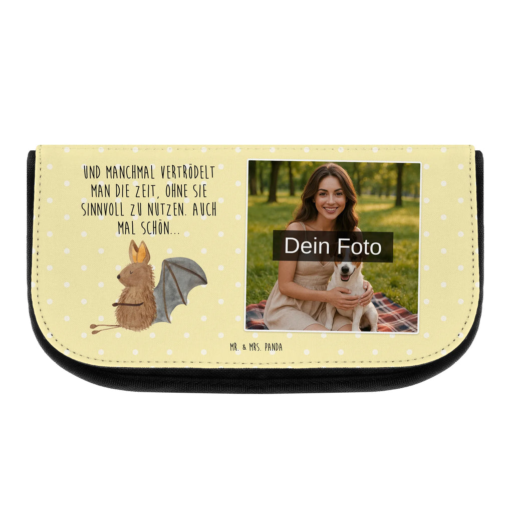 Personalisierte Foto Kosmetiktasche Fledermaus Sitzen Große Schminktasche Mit Foto, Kosmetiktasche Mit Wunschfoto, Reise-Kosmetiktasche Mit Wunschbild, Schminktasche Mit Foto, Kosmetiktasche Für Herren Mit Wunschfoto, Schminkbeutel Mit Foto, Kosmetiktasche Aus Leder Mit Bild, Kosmetiktasche Für Damen Mit Foto, Make-Up Tasche Mit Bild, Kosmetiktasche Mit Foto, Beautybag Mit Foto, Kleine Kosmetiktasche Mit Foto, Personalisierte Make-Up Tasche Mit Bild, Schminktasche Bunt Mit Bild, Necessaire Mit Foto, Schminktasche Mit Urlaubsfoto, Schminktasche Für Mädchen Mit Foto, Kosmetiktasche Aus Stoff Mit Foto, Kosmetiktasche Bedruckt Mit Foto, Kosmetiktasche Für Kinder Mit Foto, Schminktäschchen Mit Wunschfoto, Vintage Schminktasche Mit Foto, Schminktasche Nachhaltig Mit Foto, Kosmetiktasche Mit Foto Und Wunschtext, Schminktasche Mit Haustierfoto, Kosmetiktasche Mit Eigenem Bild, Kosmetiktasche Modern Mit Wunschfoto, Schminktasche Mit Familienfoto, Kosmetiktasche Mit Foto Und Namen, Schminktasche Geschenk Mit Bild, Kosmetiktasche Selbst Gestalten Mit Foto, Personalisierte Kosmetiktasche Mit Foto, Schminkbeutel Für Jungen Mit Bild, Kulturbeutel Mit Bild, Tiermotive, Gute Laune, lustige Sprüche, Tiere, Motivation, Fledermaus, entspannen, Fledermäuse