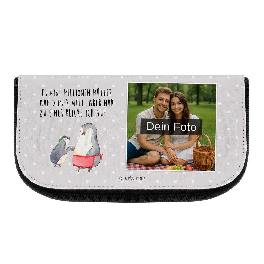 Personalisierte Foto Kosmetiktasche Pinguin mit Kind Schminktasche Für Mädchen Mit Foto, Necessaire Mit Foto, Personalisierte Make-Up Tasche Mit Bild, Beautybag Mit Foto, Kosmetiktasche Aus Leder Mit Bild, Schminkbeutel Für Jungen Mit Bild, Kosmetiktasche Mit Foto, Kosmetiktasche Modern Mit Wunschfoto, Kosmetiktasche Mit Wunschfoto, Schminktäschchen Mit Wunschfoto, Personalisierte Kosmetiktasche Mit Foto, Kulturbeutel Mit Bild, Kosmetiktasche Aus Stoff Mit Foto, Schminktasche Mit Haustierfoto, Schminktasche Mit Foto, Kosmetiktasche Mit Foto Und Namen, Make-Up Tasche Mit Bild, Kosmetiktasche Für Damen Mit Foto, Schminktasche Bunt Mit Bild, Kosmetiktasche Mit Eigenem Bild, Vintage Schminktasche Mit Foto, Schminktasche Geschenk Mit Bild, Reise-Kosmetiktasche Mit Wunschbild, Kosmetiktasche Bedruckt Mit Foto, Kosmetiktasche Mit Foto Und Wunschtext, Schminktasche Mit Urlaubsfoto, Kosmetiktasche Für Herren Mit Wunschfoto, Schminktasche Mit Familienfoto, Schminkbeutel Mit Foto, Kosmetiktasche Selbst Gestalten Mit Foto, Große Schminktasche Mit Foto, Kosmetiktasche Für Kinder Mit Foto, Kleine Kosmetiktasche Mit Foto, Schminktasche Nachhaltig Mit Foto, Familie, Vatertag, Muttertag, Bruder, Schwester, Mama, Papa, Oma, Opa, Mutti, Geschenk, Mami, Mutter, Geburststag