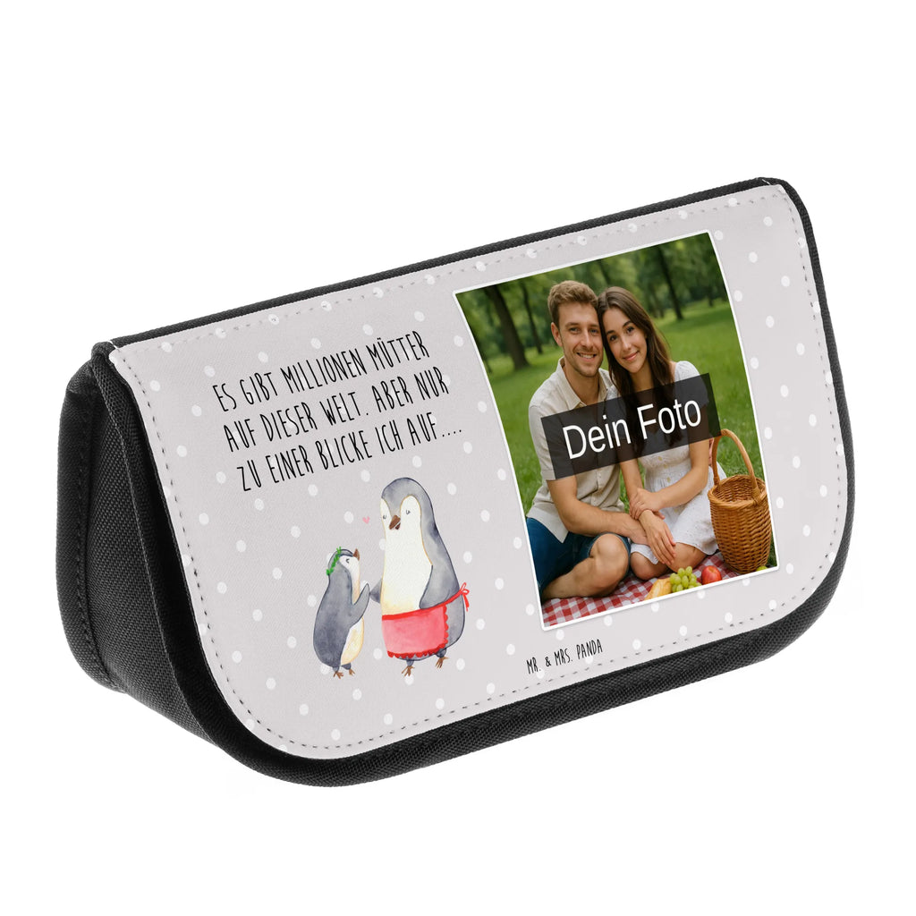 Personalisierte Foto Kosmetiktasche Pinguin mit Kind Schminktasche Für Mädchen Mit Foto, Necessaire Mit Foto, Personalisierte Make-Up Tasche Mit Bild, Beautybag Mit Foto, Kosmetiktasche Aus Leder Mit Bild, Schminkbeutel Für Jungen Mit Bild, Kosmetiktasche Mit Foto, Kosmetiktasche Modern Mit Wunschfoto, Kosmetiktasche Mit Wunschfoto, Schminktäschchen Mit Wunschfoto, Personalisierte Kosmetiktasche Mit Foto, Kulturbeutel Mit Bild, Kosmetiktasche Aus Stoff Mit Foto, Schminktasche Mit Haustierfoto, Schminktasche Mit Foto, Kosmetiktasche Mit Foto Und Namen, Make-Up Tasche Mit Bild, Kosmetiktasche Für Damen Mit Foto, Schminktasche Bunt Mit Bild, Kosmetiktasche Mit Eigenem Bild, Vintage Schminktasche Mit Foto, Schminktasche Geschenk Mit Bild, Reise-Kosmetiktasche Mit Wunschbild, Kosmetiktasche Bedruckt Mit Foto, Kosmetiktasche Mit Foto Und Wunschtext, Schminktasche Mit Urlaubsfoto, Kosmetiktasche Für Herren Mit Wunschfoto, Schminktasche Mit Familienfoto, Schminkbeutel Mit Foto, Kosmetiktasche Selbst Gestalten Mit Foto, Große Schminktasche Mit Foto, Kosmetiktasche Für Kinder Mit Foto, Kleine Kosmetiktasche Mit Foto, Schminktasche Nachhaltig Mit Foto, Familie, Vatertag, Muttertag, Bruder, Schwester, Mama, Papa, Oma, Opa, Mutti, Geschenk, Mami, Mutter, Geburststag