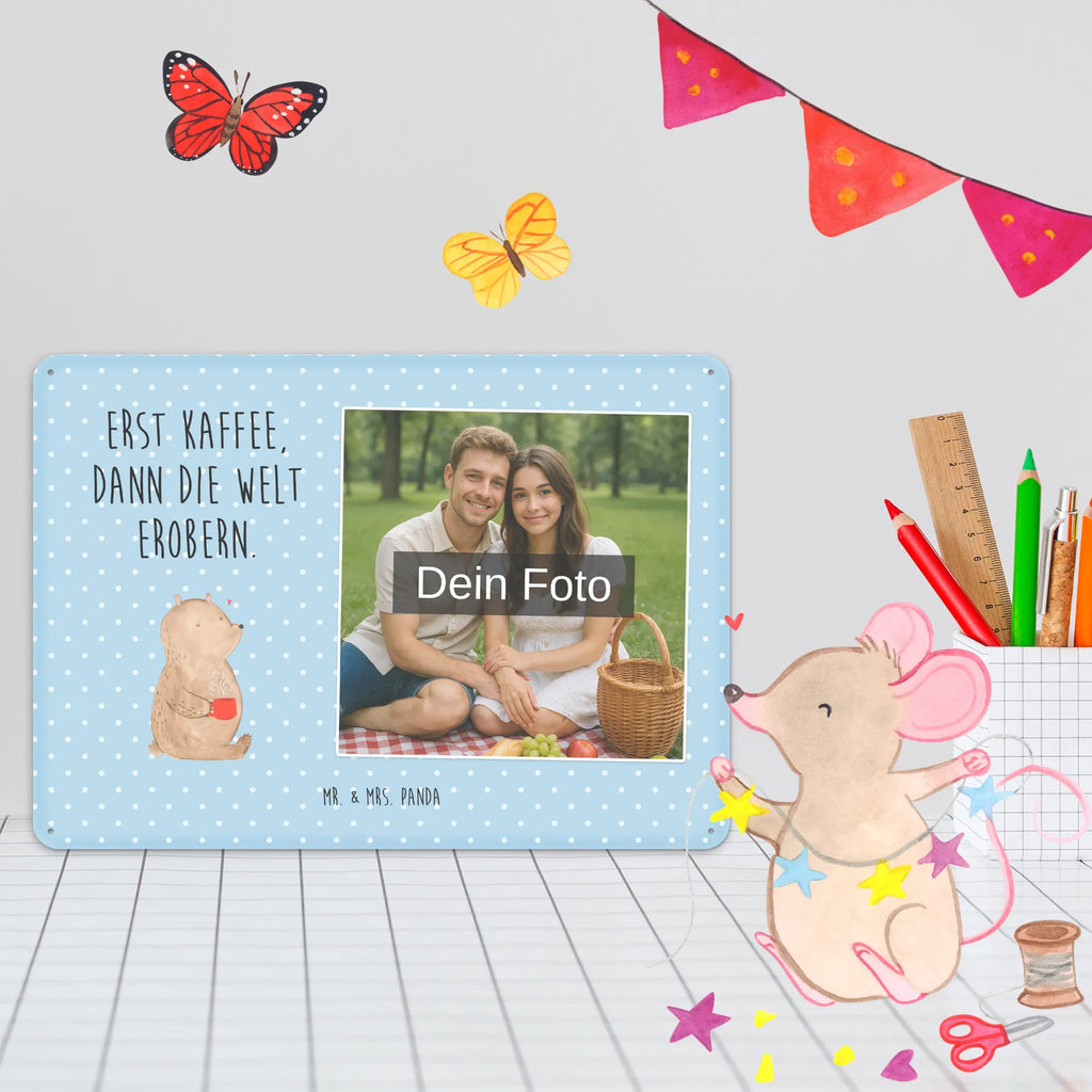 Personalisiertes Foto Blechschild Bär Kaffee Design Blechschild Mit Bild, Blechschild Küche Mit Foto, Blechschild Mit Fotodruck, Blechschild Für Männer Mit Foto, Blechschild Wohnzimmer Mit Bild, Wandschild Mit Foto, Blechschild Als Geschenk Mit Bild, Türschild Mit Bild, Blechschild Für Garten Mit Foto, Blechschild Für Frauen Mit Bild, Blechschild Für Freunde Mit Wunschfoto, Dekoschild Metall Mit Foto, Metallschild Mit Foto, Blechschild Mit Eigenem Bild, Lustiges Blechschild Mit Foto, Metallschild Mit Wunschfoto, Nostalgieschild Mit Foto, Vintage Blechschild Mit Wunschfoto, Foto-Blechschild Für Zuhause, Blechschild Für Balkon Mit Wunschbild, Blechschild Handgemacht Mit Foto, Blechschild Mit Wunschfoto, Blechschild Zum Aufhängen Mit Foto, Blechschild Zum Hinstellen Mit Bild, Personalisierte Wanddeko Aus Metall Mit Foto, Blechschild Mit Foto, Retro Blechschild Mit Bild, Blechschild Mit Bild Und Namen, Spruchschild Mit Foto, Personalisierbares Blechschild Mit Foto, Bär, Teddy, Teddybär, Bären, Morgenroutine, Welt retten, guten Morgen, Motivation, Coffee, Welt erobern, Kaffee