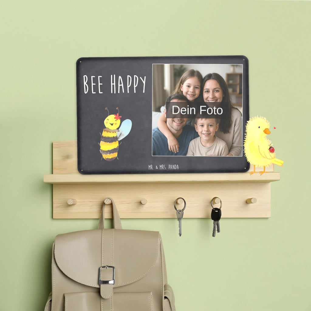 Personalisiertes Foto Blechschild Biene Happy Blechschild Küche Mit Foto, Blechschild Zum Hinstellen Mit Bild, Metallschild Mit Foto, Türschild Mit Bild, Spruchschild Mit Foto, Blechschild Für Männer Mit Foto, Blechschild Für Frauen Mit Bild, Blechschild Mit Eigenem Bild, Retro Blechschild Mit Bild, Blechschild Mit Bild Und Namen, Lustiges Blechschild Mit Foto, Design Blechschild Mit Bild, Vintage Blechschild Mit Wunschfoto, Blechschild Als Geschenk Mit Bild, Foto-Blechschild Für Zuhause, Blechschild Zum Aufhängen Mit Foto, Blechschild Für Garten Mit Foto, Blechschild Handgemacht Mit Foto, Wandschild Mit Foto, Personalisierte Wanddeko Aus Metall Mit Foto, Nostalgieschild Mit Foto, Personalisierbares Blechschild Mit Foto, Dekoschild Metall Mit Foto, Blechschild Mit Wunschfoto, Blechschild Mit Foto, Blechschild Mit Fotodruck, Blechschild Wohnzimmer Mit Bild, Blechschild Für Balkon Mit Wunschbild, Blechschild Für Freunde Mit Wunschfoto, Metallschild Mit Wunschfoto, Biene, Wespe, Hummel