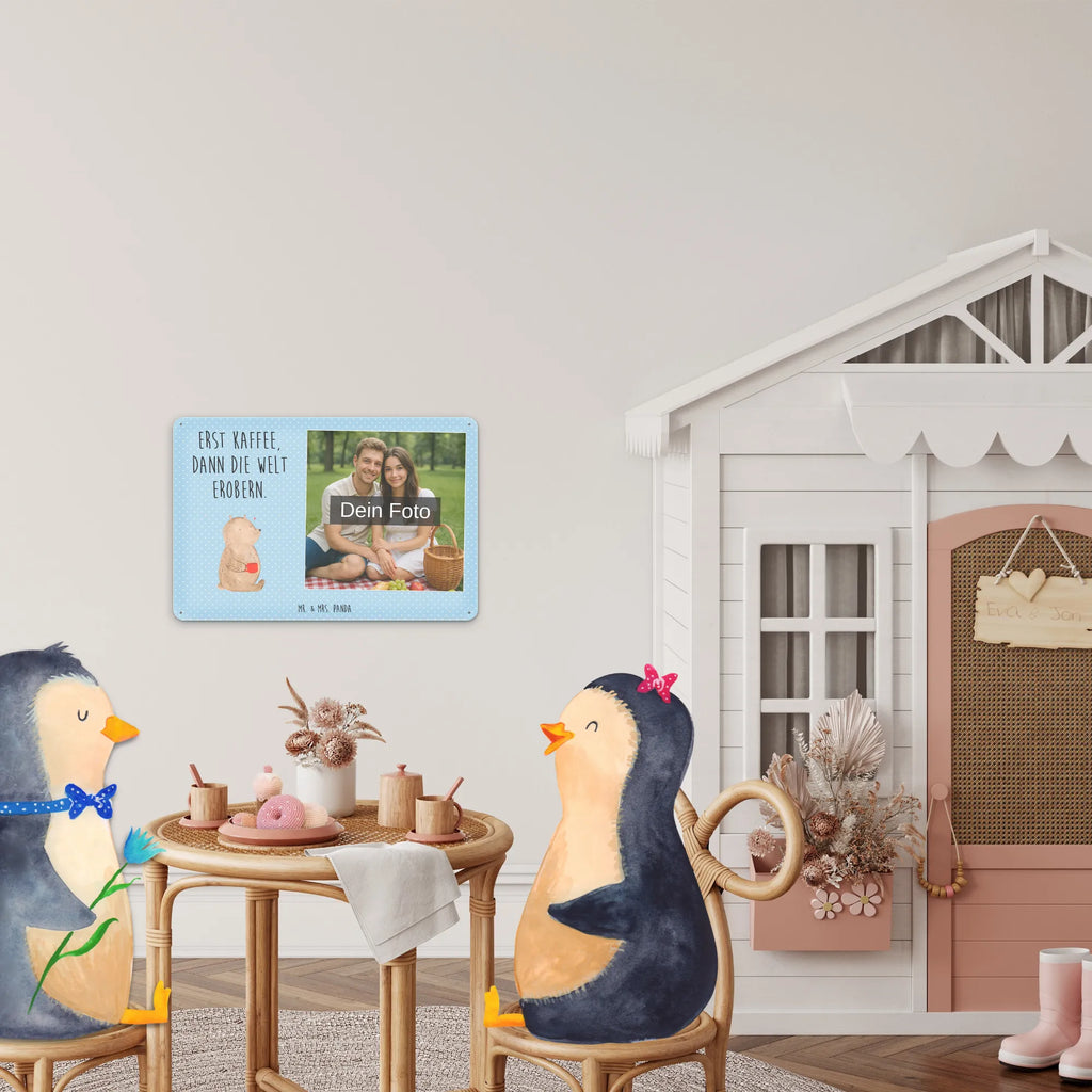 Personalisiertes Foto Blechschild Bär Kaffee Design Blechschild Mit Bild, Blechschild Küche Mit Foto, Blechschild Mit Fotodruck, Blechschild Für Männer Mit Foto, Blechschild Wohnzimmer Mit Bild, Wandschild Mit Foto, Blechschild Als Geschenk Mit Bild, Türschild Mit Bild, Blechschild Für Garten Mit Foto, Blechschild Für Frauen Mit Bild, Blechschild Für Freunde Mit Wunschfoto, Dekoschild Metall Mit Foto, Metallschild Mit Foto, Blechschild Mit Eigenem Bild, Lustiges Blechschild Mit Foto, Metallschild Mit Wunschfoto, Nostalgieschild Mit Foto, Vintage Blechschild Mit Wunschfoto, Foto-Blechschild Für Zuhause, Blechschild Für Balkon Mit Wunschbild, Blechschild Handgemacht Mit Foto, Blechschild Mit Wunschfoto, Blechschild Zum Aufhängen Mit Foto, Blechschild Zum Hinstellen Mit Bild, Personalisierte Wanddeko Aus Metall Mit Foto, Blechschild Mit Foto, Retro Blechschild Mit Bild, Blechschild Mit Bild Und Namen, Spruchschild Mit Foto, Personalisierbares Blechschild Mit Foto, Bär, Teddy, Teddybär, Bären, Morgenroutine, Welt retten, guten Morgen, Motivation, Coffee, Welt erobern, Kaffee