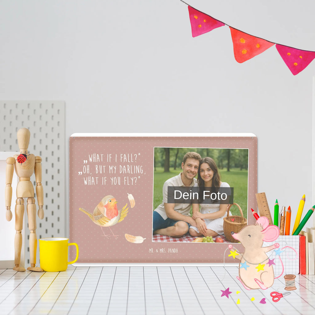 Personalisiertes Foto Blechschild Rotkehlchen Federn Metallschild Mit Wunschfoto, Blechschild Für Garten Mit Foto, Blechschild Wohnzimmer Mit Bild, Blechschild Küche Mit Foto, Wandschild Mit Foto, Blechschild Mit Fotodruck, Dekoschild Metall Mit Foto, Blechschild Mit Wunschfoto, Personalisierte Wanddeko Aus Metall Mit Foto, Blechschild Handgemacht Mit Foto, Blechschild Zum Aufhängen Mit Foto, Blechschild Mit Eigenem Bild, Retro Blechschild Mit Bild, Blechschild Zum Hinstellen Mit Bild, Design Blechschild Mit Bild, Personalisierbares Blechschild Mit Foto, Blechschild Als Geschenk Mit Bild, Vintage Blechschild Mit Wunschfoto, Nostalgieschild Mit Foto, Blechschild Mit Bild Und Namen, Metallschild Mit Foto, Blechschild Für Männer Mit Foto, Blechschild Für Frauen Mit Bild, Blechschild Mit Foto, Spruchschild Mit Foto, Lustiges Blechschild Mit Foto, Blechschild Für Freunde Mit Wunschfoto, Blechschild Für Balkon Mit Wunschbild, Türschild Mit Bild, Foto-Blechschild Für Zuhause, Tiermotive, Gute Laune, lustige Sprüche, Tiere, Rotkehlchen, What if i fall, Motivationsbilder, Motivation Sprüche, Spruch Mut, Vogel, Spruch Motivation, fliegen