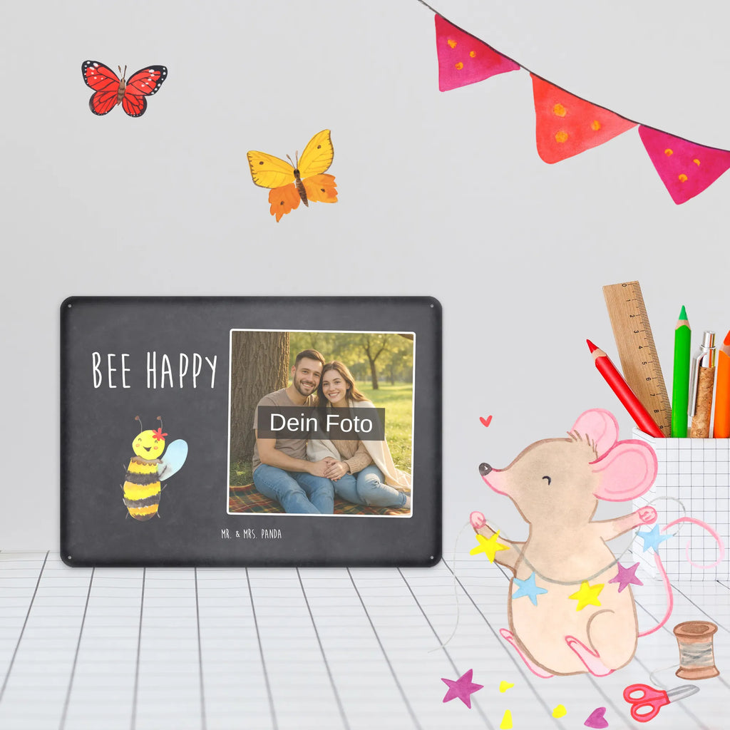 Personalisiertes Foto Blechschild Biene Happy Blechschild Küche Mit Foto, Blechschild Zum Hinstellen Mit Bild, Metallschild Mit Foto, Türschild Mit Bild, Spruchschild Mit Foto, Blechschild Für Männer Mit Foto, Blechschild Für Frauen Mit Bild, Blechschild Mit Eigenem Bild, Retro Blechschild Mit Bild, Blechschild Mit Bild Und Namen, Lustiges Blechschild Mit Foto, Design Blechschild Mit Bild, Vintage Blechschild Mit Wunschfoto, Blechschild Als Geschenk Mit Bild, Foto-Blechschild Für Zuhause, Blechschild Zum Aufhängen Mit Foto, Blechschild Für Garten Mit Foto, Blechschild Handgemacht Mit Foto, Wandschild Mit Foto, Personalisierte Wanddeko Aus Metall Mit Foto, Nostalgieschild Mit Foto, Personalisierbares Blechschild Mit Foto, Dekoschild Metall Mit Foto, Blechschild Mit Wunschfoto, Blechschild Mit Foto, Blechschild Mit Fotodruck, Blechschild Wohnzimmer Mit Bild, Blechschild Für Balkon Mit Wunschbild, Blechschild Für Freunde Mit Wunschfoto, Metallschild Mit Wunschfoto, Biene, Wespe, Hummel