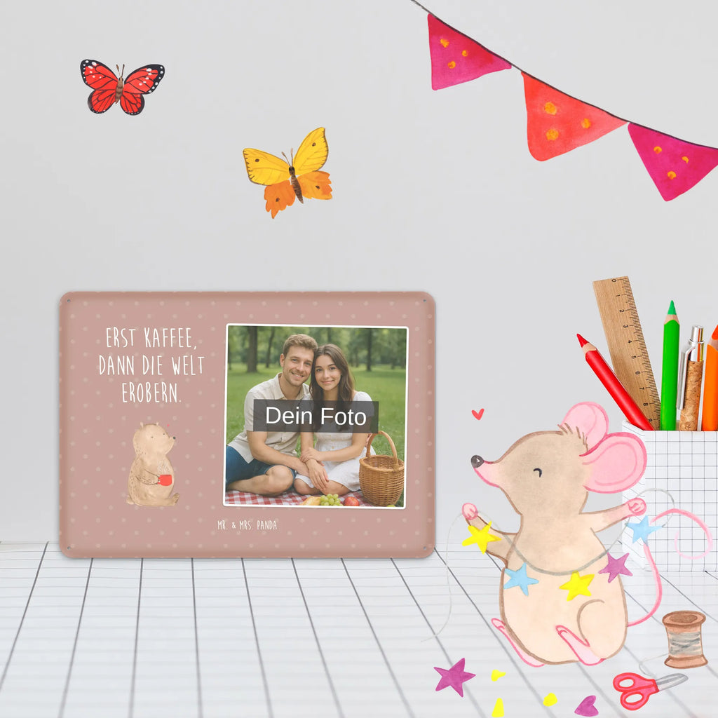 Personalisiertes Foto Blechschild Bär Kaffee Design Blechschild Mit Bild, Blechschild Küche Mit Foto, Blechschild Mit Fotodruck, Blechschild Für Männer Mit Foto, Blechschild Wohnzimmer Mit Bild, Wandschild Mit Foto, Blechschild Als Geschenk Mit Bild, Türschild Mit Bild, Blechschild Für Garten Mit Foto, Blechschild Für Frauen Mit Bild, Blechschild Für Freunde Mit Wunschfoto, Dekoschild Metall Mit Foto, Metallschild Mit Foto, Blechschild Mit Eigenem Bild, Lustiges Blechschild Mit Foto, Metallschild Mit Wunschfoto, Nostalgieschild Mit Foto, Vintage Blechschild Mit Wunschfoto, Foto-Blechschild Für Zuhause, Blechschild Für Balkon Mit Wunschbild, Blechschild Handgemacht Mit Foto, Blechschild Mit Wunschfoto, Blechschild Zum Aufhängen Mit Foto, Blechschild Zum Hinstellen Mit Bild, Personalisierte Wanddeko Aus Metall Mit Foto, Blechschild Mit Foto, Retro Blechschild Mit Bild, Blechschild Mit Bild Und Namen, Spruchschild Mit Foto, Personalisierbares Blechschild Mit Foto, Bär, Teddy, Teddybär, Bären, Morgenroutine, Welt retten, guten Morgen, Motivation, Coffee, Welt erobern, Kaffee