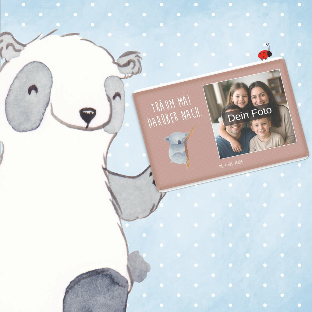 Personalisiertes Foto Blechschild Koalabär Blechschild Mit Eigenem Bild, Blechschild Wohnzimmer Mit Bild, Metallschild Mit Foto, Blechschild Für Männer Mit Foto, Blechschild Mit Foto, Retro Blechschild Mit Bild, Design Blechschild Mit Bild, Vintage Blechschild Mit Wunschfoto, Metallschild Mit Wunschfoto, Spruchschild Mit Foto, Foto-Blechschild Für Zuhause, Personalisierbares Blechschild Mit Foto, Blechschild Küche Mit Foto, Blechschild Mit Bild Und Namen, Blechschild Handgemacht Mit Foto, Blechschild Für Freunde Mit Wunschfoto, Blechschild Mit Fotodruck, Nostalgieschild Mit Foto, Blechschild Zum Hinstellen Mit Bild, Türschild Mit Bild, Blechschild Zum Aufhängen Mit Foto, Blechschild Als Geschenk Mit Bild, Dekoschild Metall Mit Foto, Blechschild Für Frauen Mit Bild, Blechschild Mit Wunschfoto, Lustiges Blechschild Mit Foto, Blechschild Für Garten Mit Foto, Personalisierte Wanddeko Aus Metall Mit Foto, Wandschild Mit Foto, Blechschild Für Balkon Mit Wunschbild, Tiermotive, Gute Laune, lustige Sprüche, Tiere, Traum, Bär, Koala, Koalabär, schlafen, Schlafzimmer, träumen, Traumland