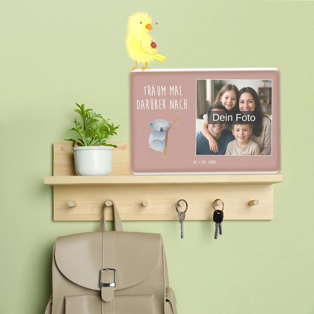 Personalisiertes Foto Blechschild Koalabär Blechschild Mit Eigenem Bild, Blechschild Wohnzimmer Mit Bild, Metallschild Mit Foto, Blechschild Für Männer Mit Foto, Blechschild Mit Foto, Retro Blechschild Mit Bild, Design Blechschild Mit Bild, Vintage Blechschild Mit Wunschfoto, Metallschild Mit Wunschfoto, Spruchschild Mit Foto, Foto-Blechschild Für Zuhause, Personalisierbares Blechschild Mit Foto, Blechschild Küche Mit Foto, Blechschild Mit Bild Und Namen, Blechschild Handgemacht Mit Foto, Blechschild Für Freunde Mit Wunschfoto, Blechschild Mit Fotodruck, Nostalgieschild Mit Foto, Blechschild Zum Hinstellen Mit Bild, Türschild Mit Bild, Blechschild Zum Aufhängen Mit Foto, Blechschild Als Geschenk Mit Bild, Dekoschild Metall Mit Foto, Blechschild Für Frauen Mit Bild, Blechschild Mit Wunschfoto, Lustiges Blechschild Mit Foto, Blechschild Für Garten Mit Foto, Personalisierte Wanddeko Aus Metall Mit Foto, Wandschild Mit Foto, Blechschild Für Balkon Mit Wunschbild, Tiermotive, Gute Laune, lustige Sprüche, Tiere, Traum, Bär, Koala, Koalabär, schlafen, Schlafzimmer, träumen, Traumland