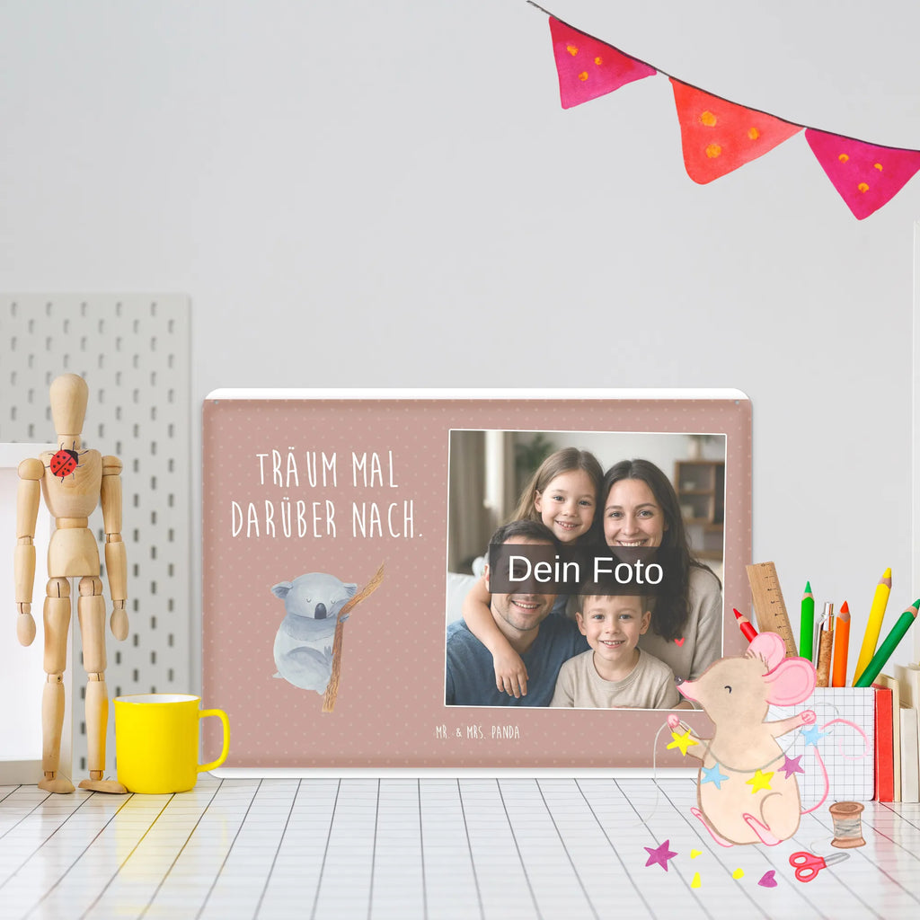 Personalisiertes Foto Blechschild Koalabär Blechschild Mit Eigenem Bild, Blechschild Wohnzimmer Mit Bild, Metallschild Mit Foto, Blechschild Für Männer Mit Foto, Blechschild Mit Foto, Retro Blechschild Mit Bild, Design Blechschild Mit Bild, Vintage Blechschild Mit Wunschfoto, Metallschild Mit Wunschfoto, Spruchschild Mit Foto, Foto-Blechschild Für Zuhause, Personalisierbares Blechschild Mit Foto, Blechschild Küche Mit Foto, Blechschild Mit Bild Und Namen, Blechschild Handgemacht Mit Foto, Blechschild Für Freunde Mit Wunschfoto, Blechschild Mit Fotodruck, Nostalgieschild Mit Foto, Blechschild Zum Hinstellen Mit Bild, Türschild Mit Bild, Blechschild Zum Aufhängen Mit Foto, Blechschild Als Geschenk Mit Bild, Dekoschild Metall Mit Foto, Blechschild Für Frauen Mit Bild, Blechschild Mit Wunschfoto, Lustiges Blechschild Mit Foto, Blechschild Für Garten Mit Foto, Personalisierte Wanddeko Aus Metall Mit Foto, Wandschild Mit Foto, Blechschild Für Balkon Mit Wunschbild, Tiermotive, Gute Laune, lustige Sprüche, Tiere, Traum, Bär, Koala, Koalabär, schlafen, Schlafzimmer, träumen, Traumland