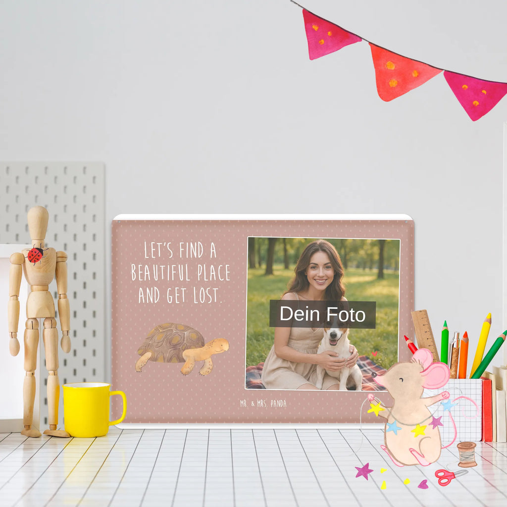 Personalisiertes Foto Blechschild Schildkröte Marschieren Blechschild Wohnzimmer Mit Bild, Blechschild Zum Hinstellen Mit Bild, Personalisierbares Blechschild Mit Foto, Blechschild Für Balkon Mit Wunschbild, Blechschild Mit Wunschfoto, Design Blechschild Mit Bild, Blechschild Handgemacht Mit Foto, Blechschild Mit Fotodruck, Blechschild Als Geschenk Mit Bild, Foto-Blechschild Für Zuhause, Metallschild Mit Foto, Nostalgieschild Mit Foto, Retro Blechschild Mit Bild, Blechschild Für Frauen Mit Bild, Vintage Blechschild Mit Wunschfoto, Lustiges Blechschild Mit Foto, Blechschild Für Freunde Mit Wunschfoto, Blechschild Zum Aufhängen Mit Foto, Metallschild Mit Wunschfoto, Dekoschild Metall Mit Foto, Personalisierte Wanddeko Aus Metall Mit Foto, Spruchschild Mit Foto, Blechschild Für Männer Mit Foto, Blechschild Mit Foto, Blechschild Mit Bild Und Namen, Blechschild Küche Mit Foto, Türschild Mit Bild, Blechschild Mit Eigenem Bild, Wandschild Mit Foto, Blechschild Für Garten Mit Foto, Meerestiere, Meer, Urlaub, Lieblingsmensch, Schildkröten, Reiselust, Neustart, Abenteuer, Motivation, Schildkröte, get lost, Inspiration
