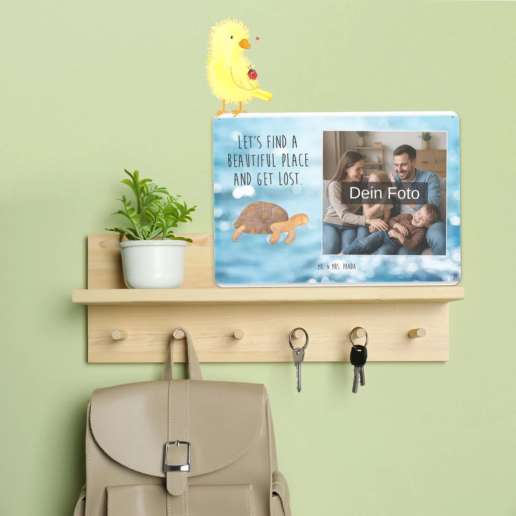 Personalisiertes Foto Blechschild Schildkröte Marschieren Blechschild Wohnzimmer Mit Bild, Blechschild Zum Hinstellen Mit Bild, Personalisierbares Blechschild Mit Foto, Blechschild Für Balkon Mit Wunschbild, Blechschild Mit Wunschfoto, Design Blechschild Mit Bild, Blechschild Handgemacht Mit Foto, Blechschild Mit Fotodruck, Blechschild Als Geschenk Mit Bild, Foto-Blechschild Für Zuhause, Metallschild Mit Foto, Nostalgieschild Mit Foto, Retro Blechschild Mit Bild, Blechschild Für Frauen Mit Bild, Vintage Blechschild Mit Wunschfoto, Lustiges Blechschild Mit Foto, Blechschild Für Freunde Mit Wunschfoto, Blechschild Zum Aufhängen Mit Foto, Metallschild Mit Wunschfoto, Dekoschild Metall Mit Foto, Personalisierte Wanddeko Aus Metall Mit Foto, Spruchschild Mit Foto, Blechschild Für Männer Mit Foto, Blechschild Mit Foto, Blechschild Mit Bild Und Namen, Blechschild Küche Mit Foto, Türschild Mit Bild, Blechschild Mit Eigenem Bild, Wandschild Mit Foto, Blechschild Für Garten Mit Foto, Meerestiere, Meer, Urlaub, Lieblingsmensch, Schildkröten, Reiselust, Neustart, Abenteuer, Motivation, Schildkröte, get lost, Inspiration