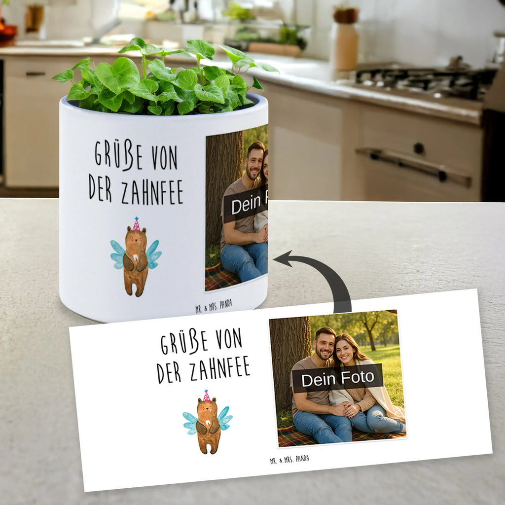Personalisierter Foto XL Blumentopf Bär Zahnfee Blumentopf Groß Mit Familienfoto, Großer Blumentopf Mit Bild Und Wunschtext, XL Pflanztopf Für Mama Mit Foto, Blumentopf Groß Selbst Gestalten Mit Foto, Kunststoffblumentopf Groß Mit Wunschfoto, Übertopf XL Mit Wunschfoto, XL Übertopf Für Balkon Mit Wunschbild, Großer Blumentopf Mit Wunschfoto, Pflanzkübel Groß Mit Eigenem Foto, Fotogeschenk XL Blumentopf, Beton Pflanzgefäß XL Mit Fotodruck, Blumentopf Extra Groß Mit Fotodruck, Personalisierter XL Blumentopf Mit Foto, Blumentopf Aus Keramik XL Mit Foto, XL Blumentopf Mit Kinderfoto, Dekotopf Groß Mit Wunschbild, Blumentopf Terrasse Groß Mit Foto, Pflanztopf Groß Mit Bild, Personalisierter Pflanzkübel Groß Mit Bild, Blumentopf Für Garten Mit Bild, Pflanzgefäß XL Mit Foto Und Namen, XL Blumentopf Für Hochzeit Mit Bild, XL Blumentopf Mit Foto, Blumentopf Groß Mit Haustierfoto, Großer Blumentopf Mit Lieblingsfoto, Geschenk Blumentopf Groß Mit Foto, XL Blumentopf Für Wohnzimmer Mit Foto, Bär, Teddy, Teddybär, Zahnfee, Fee, Erster Zahn, Milchzahn