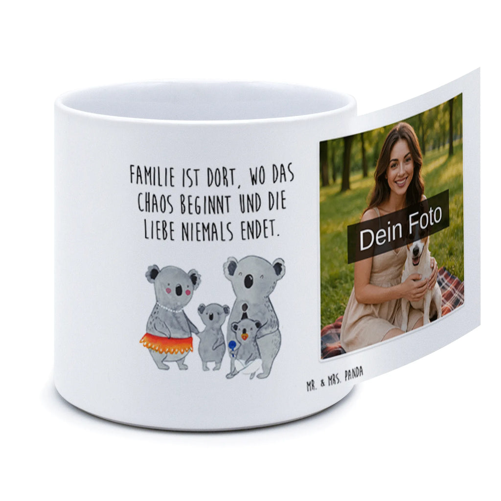 Personalisierter Foto XL Blumentopf Koala Familie XL Blumentopf Mit Foto, Blumentopf Groß Selbst Gestalten Mit Foto, Blumentopf Groß Mit Haustierfoto, Personalisierter Pflanzkübel Groß Mit Bild, Dekotopf Groß Mit Wunschbild, Blumentopf Aus Keramik XL Mit Foto, Beton Pflanzgefäß XL Mit Fotodruck, Blumentopf Groß Mit Familienfoto, Fotogeschenk XL Blumentopf, Großer Blumentopf Mit Wunschfoto, XL Blumentopf Mit Kinderfoto, XL Blumentopf Für Wohnzimmer Mit Foto, Kunststoffblumentopf Groß Mit Wunschfoto, XL Pflanztopf Für Mama Mit Foto, Großer Blumentopf Mit Lieblingsfoto, Großer Blumentopf Mit Bild Und Wunschtext, Geschenk Blumentopf Groß Mit Foto, Pflanzkübel Groß Mit Eigenem Foto, XL Blumentopf Für Hochzeit Mit Bild, Übertopf XL Mit Wunschfoto, Blumentopf Terrasse Groß Mit Foto, Pflanztopf Groß Mit Bild, Pflanzgefäß XL Mit Foto Und Namen, Personalisierter XL Blumentopf Mit Foto, XL Übertopf Für Balkon Mit Wunschbild, Blumentopf Für Garten Mit Bild, Blumentopf Extra Groß Mit Fotodruck, Familie, Vatertag, Muttertag, Bruder, Schwester, Mama, Papa, Oma, Opa, Kinder, Family, Familienleben, Koalas, Koala, Geschwister
