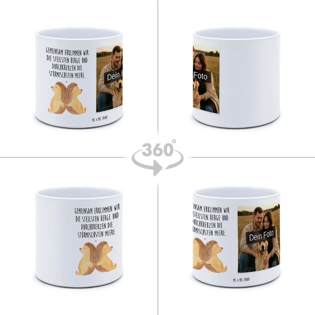 Personalisierter Foto XL Blumentopf Igel händchenhaltend XL Blumentopf Für Wohnzimmer Mit Foto, Großer Blumentopf Mit Bild Und Wunschtext, Großer Blumentopf Mit Wunschfoto, Blumentopf Groß Mit Familienfoto, Pflanztopf Groß Mit Bild, Übertopf XL Mit Wunschfoto, Pflanzgefäß XL Mit Foto Und Namen, Blumentopf Für Garten Mit Bild, Blumentopf Extra Groß Mit Fotodruck, Kunststoffblumentopf Groß Mit Wunschfoto, XL Blumentopf Mit Kinderfoto, Blumentopf Aus Keramik XL Mit Foto, Beton Pflanzgefäß XL Mit Fotodruck, Großer Blumentopf Mit Lieblingsfoto, XL Blumentopf Mit Foto, Dekotopf Groß Mit Wunschbild, Fotogeschenk XL Blumentopf, Personalisierter Pflanzkübel Groß Mit Bild, Blumentopf Terrasse Groß Mit Foto, XL Blumentopf Für Hochzeit Mit Bild, XL Übertopf Für Balkon Mit Wunschbild, Blumentopf Groß Selbst Gestalten Mit Foto, Blumentopf Groß Mit Haustierfoto, XL Pflanztopf Für Mama Mit Foto, Pflanzkübel Groß Mit Eigenem Foto, Geschenk Blumentopf Groß Mit Foto, Personalisierter XL Blumentopf Mit Foto, Liebe, Partner, Freund, Freundin, Ehemann, Ehefrau, Heiraten, Verlobung, Heiratsantrag, Liebesgeschenk, Jahrestag, Hocheitstag, Hochzeit, Liebesbeweis, große Liebe, Igel, Geschenk für zwei, Gemeinsamkeit, Liebesbotschaft, Love, Hand in Hand, Lieblingsmensch, Igelliebe