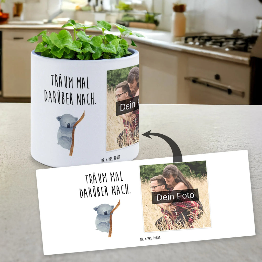 Personalisierter Foto XL Blumentopf Koalabär Kunststoffblumentopf Groß Mit Wunschfoto, XL Blumentopf Für Wohnzimmer Mit Foto, Dekotopf Groß Mit Wunschbild, Großer Blumentopf Mit Lieblingsfoto, XL Übertopf Für Balkon Mit Wunschbild, Fotogeschenk XL Blumentopf, Pflanztopf Groß Mit Bild, Pflanzkübel Groß Mit Eigenem Foto, Beton Pflanzgefäß XL Mit Fotodruck, Personalisierter XL Blumentopf Mit Foto, Blumentopf Groß Mit Familienfoto, Blumentopf Aus Keramik XL Mit Foto, Pflanzgefäß XL Mit Foto Und Namen, XL Pflanztopf Für Mama Mit Foto, Blumentopf Terrasse Groß Mit Foto, Blumentopf Groß Mit Haustierfoto, Großer Blumentopf Mit Bild Und Wunschtext, Blumentopf Für Garten Mit Bild, Personalisierter Pflanzkübel Groß Mit Bild, Blumentopf Extra Groß Mit Fotodruck, XL Blumentopf Mit Kinderfoto, Geschenk Blumentopf Groß Mit Foto, Blumentopf Groß Selbst Gestalten Mit Foto, Großer Blumentopf Mit Wunschfoto, XL Blumentopf Mit Foto, XL Blumentopf Für Hochzeit Mit Bild, Übertopf XL Mit Wunschfoto, Tiermotive, Gute Laune, lustige Sprüche, Tiere, Schlafzimmer, schlafen, Traum, Koalabär, Traumland, Koala, Bär, träumen