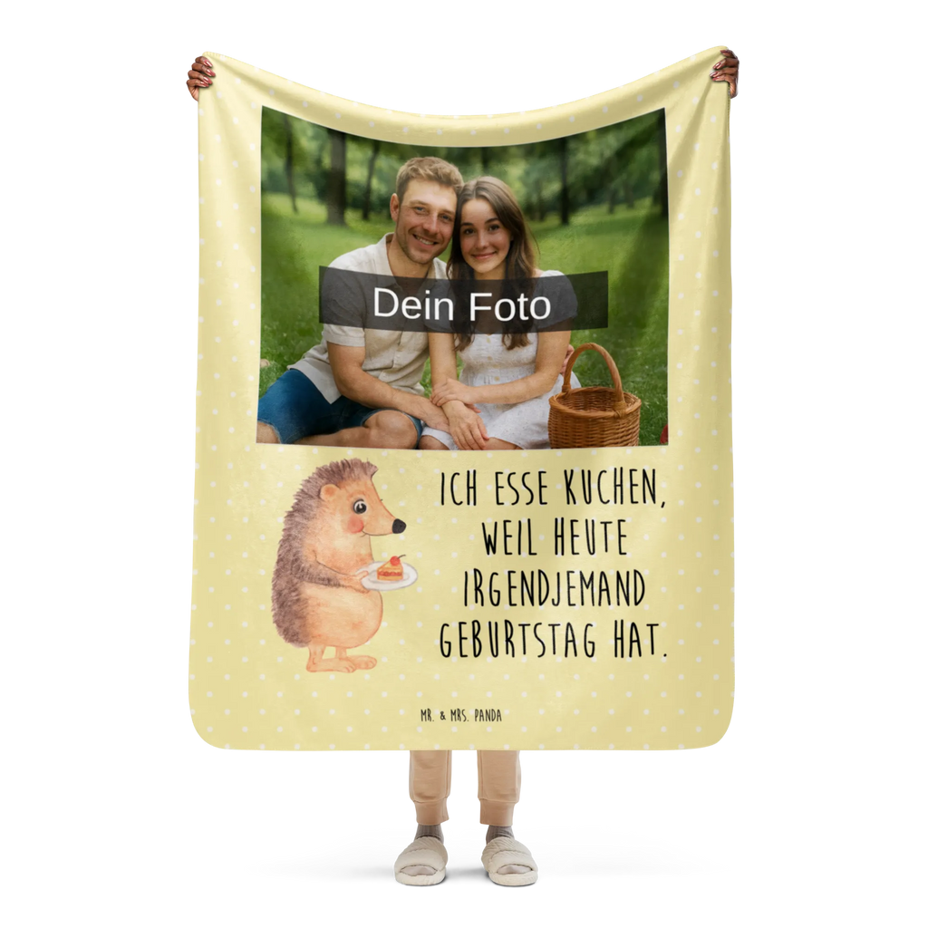 Sherpa Photo Cuddle Blanket Hedgehog piece of cake Foto Kuscheldecke, Tiermotive, Gute Laune, lustige Sprüche, Tiere, Igel, Backen Geschenk, Geburtstagskuchen, Kuchen, Kuchen backen, Einladung Party, Essen Spruch, Torte