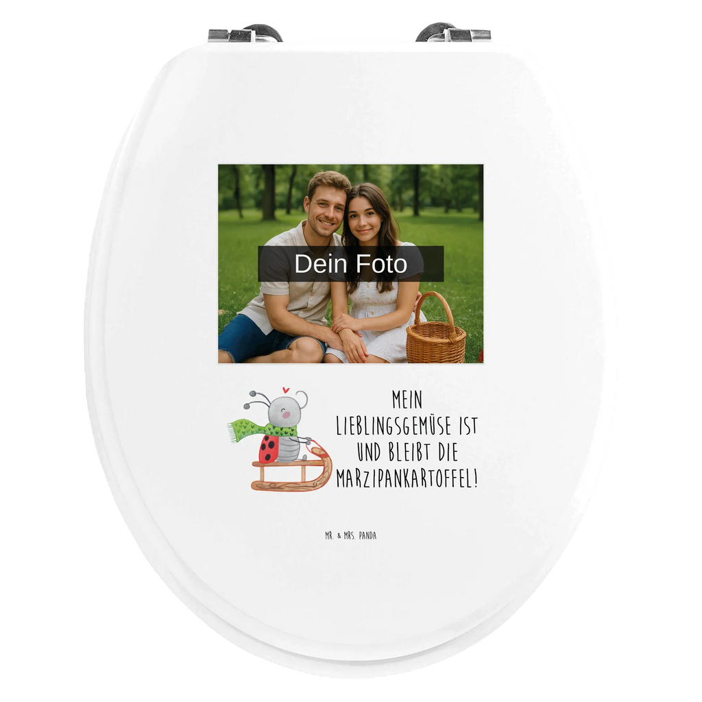 Personalisierter Foto WC Sitz Motiv Smörle Rodeln Toilettendeckel mit Namen, Personalisierter Toilettendeckel mit Foto, WC Sitz mit Namen, Personalisierter WC-Sitz, Personalisierter Klodeckel, Personalisierte Klobrille, Winter, Weihnachten, Weihnachtsdeko, Nikolaus, Advent, Heiligabend, Wintermotiv, Smörle, Marzipan, Schlittenfahren
