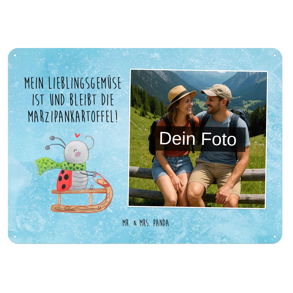Personalisiertes Foto Blechschild Smörle Rodeln Blechschild Mit Wunschfoto, Blechschild Mit Bild Und Namen, Blechschild Zum Aufhängen Mit Foto, Wandschild Mit Foto, Nostalgieschild Mit Foto, Türschild Mit Bild, Blechschild Mit Eigenem Bild, Blechschild Als Geschenk Mit Bild, Blechschild Für Frauen Mit Bild, Spruchschild Mit Foto, Blechschild Mit Foto, Metallschild Mit Foto, Blechschild Für Garten Mit Foto, Blechschild Für Freunde Mit Wunschfoto, Blechschild Handgemacht Mit Foto, Metallschild Mit Wunschfoto, Vintage Blechschild Mit Wunschfoto, Retro Blechschild Mit Bild, Lustiges Blechschild Mit Foto, Blechschild Für Balkon Mit Wunschbild, Personalisierbares Blechschild Mit Foto, Foto-Blechschild Für Zuhause, Blechschild Wohnzimmer Mit Bild, Blechschild Mit Fotodruck, Blechschild Zum Hinstellen Mit Bild, Personalisierte Wanddeko Aus Metall Mit Foto, Blechschild Küche Mit Foto, Blechschild Für Männer Mit Foto, Dekoschild Metall Mit Foto, Design Blechschild Mit Bild, Winter, Weihnachten, Weihnachtsdeko, Nikolaus, Advent, Heiligabend, Wintermotiv, Schlittenfahren, Smörle, Marzipan
