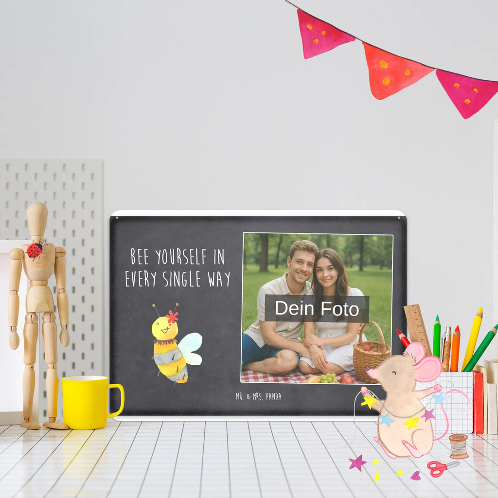 Personalisiertes Foto Blechschild Biene Blume Blechschild Mit Fotodruck, Lustiges Blechschild Mit Foto, Blechschild Handgemacht Mit Foto, Design Blechschild Mit Bild, Blechschild Wohnzimmer Mit Bild, Spruchschild Mit Foto, Blechschild Mit Eigenem Bild, Wandschild Mit Foto, Blechschild Als Geschenk Mit Bild, Nostalgieschild Mit Foto, Foto-Blechschild Für Zuhause, Blechschild Küche Mit Foto, Blechschild Für Balkon Mit Wunschbild, Blechschild Für Frauen Mit Bild, Personalisierbares Blechschild Mit Foto, Blechschild Für Freunde Mit Wunschfoto, Blechschild Zum Hinstellen Mit Bild, Retro Blechschild Mit Bild, Dekoschild Metall Mit Foto, Blechschild Für Garten Mit Foto, Metallschild Mit Foto, Blechschild Mit Foto, Metallschild Mit Wunschfoto, Blechschild Mit Wunschfoto, Blechschild Zum Aufhängen Mit Foto, Blechschild Für Männer Mit Foto, Vintage Blechschild Mit Wunschfoto, Blechschild Mit Bild Und Namen, Personalisierte Wanddeko Aus Metall Mit Foto, Türschild Mit Bild, Biene, Wespe, Hummel