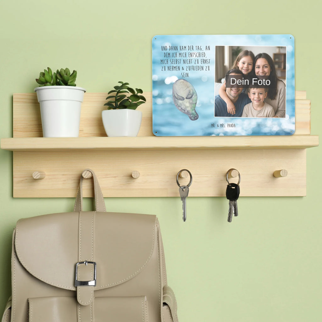 Personalisiertes Foto Blechschild Seekuh Happy Personalisierbares Blechschild Mit Foto, Metallschild Mit Wunschfoto, Metallschild Mit Foto, Wandschild Mit Foto, Vintage Blechschild Mit Wunschfoto, Personalisierte Wanddeko Aus Metall Mit Foto, Blechschild Zum Hinstellen Mit Bild, Blechschild Mit Fotodruck, Retro Blechschild Mit Bild, Blechschild Als Geschenk Mit Bild, Blechschild Mit Foto, Blechschild Zum Aufhängen Mit Foto, Design Blechschild Mit Bild, Blechschild Für Freunde Mit Wunschfoto, Blechschild Mit Bild Und Namen, Blechschild Mit Eigenem Bild, Blechschild Für Garten Mit Foto, Nostalgieschild Mit Foto, Blechschild Küche Mit Foto, Blechschild Für Balkon Mit Wunschbild, Foto-Blechschild Für Zuhause, Türschild Mit Bild, Dekoschild Metall Mit Foto, Lustiges Blechschild Mit Foto, Blechschild Mit Wunschfoto, Blechschild Für Frauen Mit Bild, Blechschild Handgemacht Mit Foto, Blechschild Für Männer Mit Foto, Spruchschild Mit Foto, Blechschild Wohnzimmer Mit Bild, Meerestiere, Meer, Urlaub, Selbstliebe, Neuanfang, Seekühe, Respekt, Seekuh, Freundin, Liebeskummer, Zufrieden, Achtsamkeit, Neustart