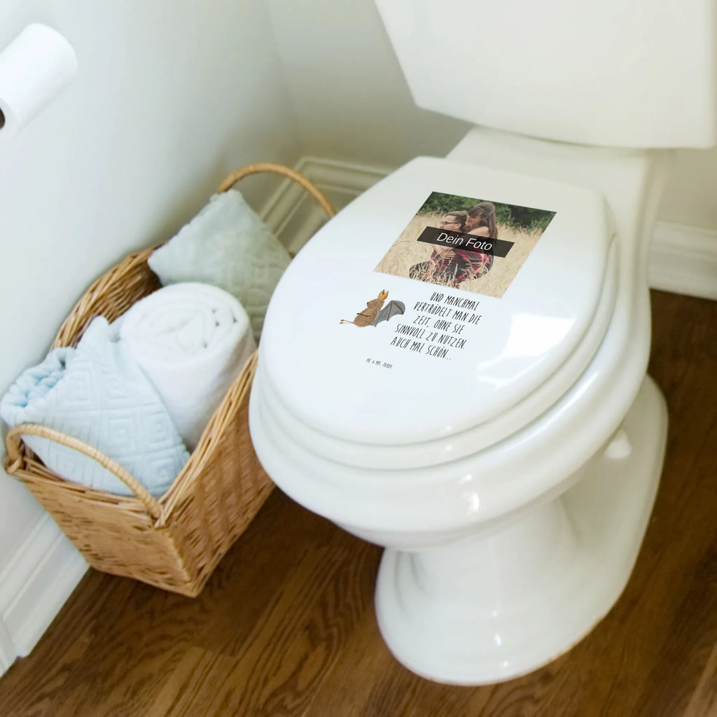 Personalisierter Foto WC Sitz Motiv Fledermaus Sitzen Personalisierte Klobrille, Toilettendeckel mit Namen, Personalisierter Klodeckel, Personalisierter Toilettendeckel mit Foto, WC Sitz mit Namen, Personalisierter WC-Sitz, Tiermotive, Gute Laune, lustige Sprüche, Tiere, Fledermaus, entspannen, Motivation, Fledermäuse