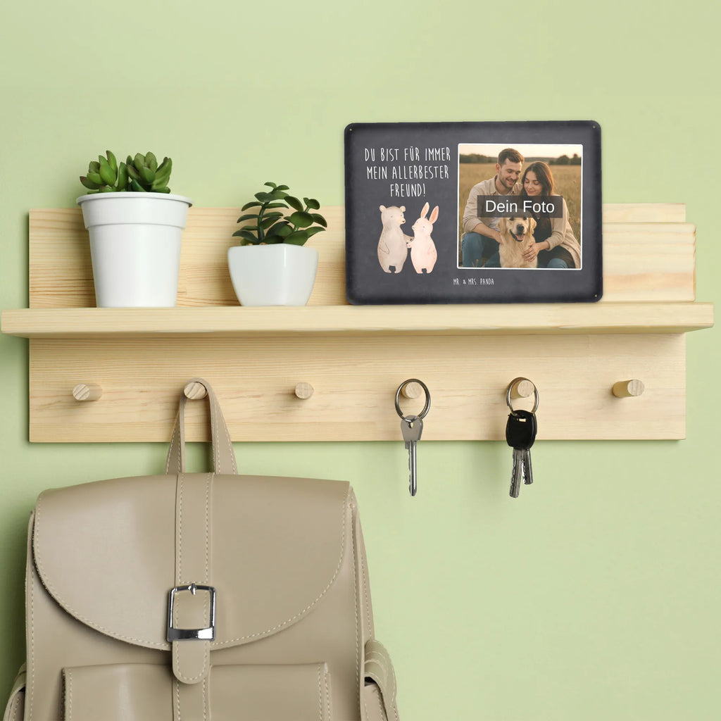 Personalisiertes Foto Blechschild Bär und Hase Umarmen Retro Blechschild Mit Bild, Metallschild Mit Foto, Blechschild Wohnzimmer Mit Bild, Personalisierte Wanddeko Aus Metall Mit Foto, Foto-Blechschild Für Zuhause, Nostalgieschild Mit Foto, Personalisierbares Blechschild Mit Foto, Blechschild Mit Wunschfoto, Blechschild Mit Bild Und Namen, Blechschild Zum Hinstellen Mit Bild, Blechschild Für Garten Mit Foto, Türschild Mit Bild, Design Blechschild Mit Bild, Blechschild Für Freunde Mit Wunschfoto, Blechschild Küche Mit Foto, Wandschild Mit Foto, Blechschild Mit Eigenem Bild, Blechschild Zum Aufhängen Mit Foto, Blechschild Mit Fotodruck, Lustiges Blechschild Mit Foto, Blechschild Mit Foto, Spruchschild Mit Foto, Blechschild Für Frauen Mit Bild, Vintage Blechschild Mit Wunschfoto, Blechschild Für Balkon Mit Wunschbild, Dekoschild Metall Mit Foto, Blechschild Handgemacht Mit Foto, Metallschild Mit Wunschfoto, Blechschild Für Männer Mit Foto, Blechschild Als Geschenk Mit Bild, Liebe, Partner, Freund, Freundin, Ehemann, Ehefrau, Heiraten, Verlobung, Heiratsantrag, Liebesgeschenk, Jahrestag, Hocheitstag, Bär, Freunde, Hase, bester Freund, best friends, Bärchen