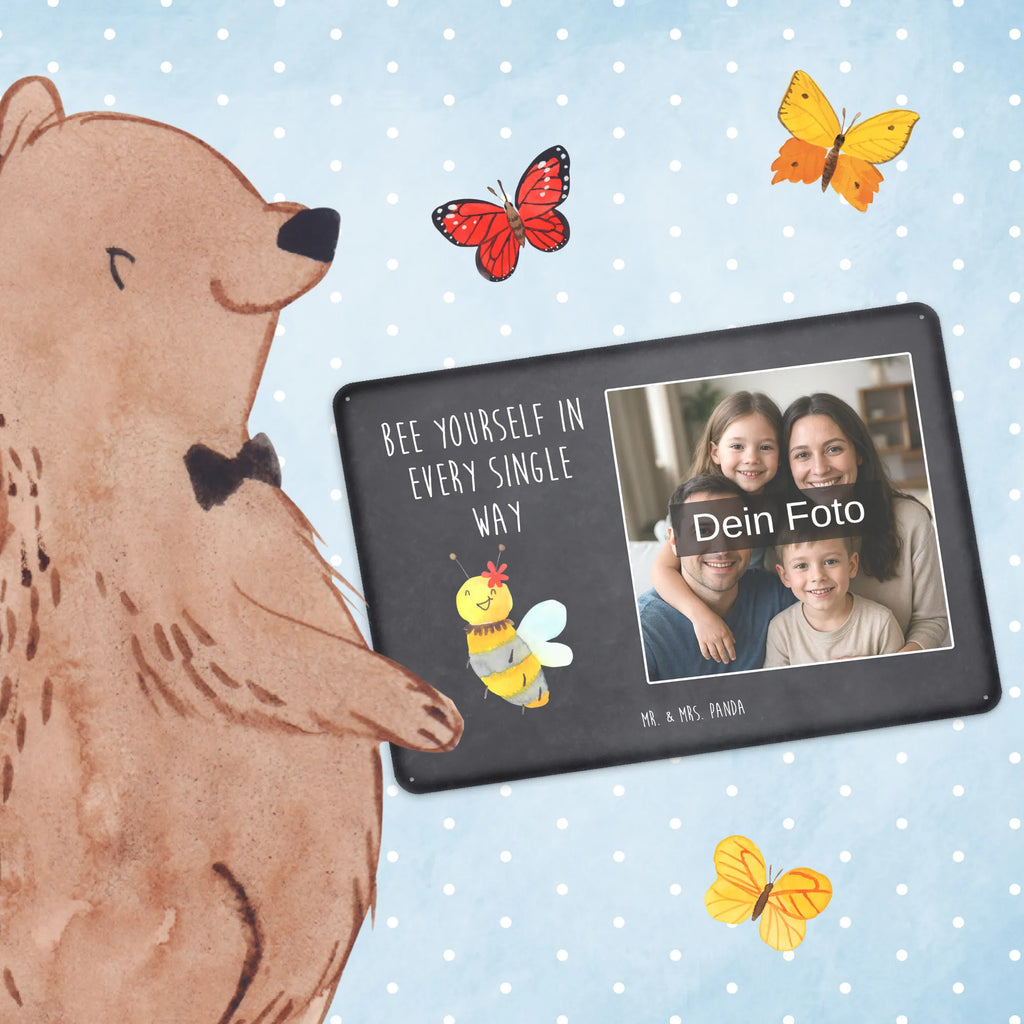 Personalisiertes Foto Blechschild Biene Blume Blechschild Mit Fotodruck, Lustiges Blechschild Mit Foto, Blechschild Handgemacht Mit Foto, Design Blechschild Mit Bild, Blechschild Wohnzimmer Mit Bild, Spruchschild Mit Foto, Blechschild Mit Eigenem Bild, Wandschild Mit Foto, Blechschild Als Geschenk Mit Bild, Nostalgieschild Mit Foto, Foto-Blechschild Für Zuhause, Blechschild Küche Mit Foto, Blechschild Für Balkon Mit Wunschbild, Blechschild Für Frauen Mit Bild, Personalisierbares Blechschild Mit Foto, Blechschild Für Freunde Mit Wunschfoto, Blechschild Zum Hinstellen Mit Bild, Retro Blechschild Mit Bild, Dekoschild Metall Mit Foto, Blechschild Für Garten Mit Foto, Metallschild Mit Foto, Blechschild Mit Foto, Metallschild Mit Wunschfoto, Blechschild Mit Wunschfoto, Blechschild Zum Aufhängen Mit Foto, Blechschild Für Männer Mit Foto, Vintage Blechschild Mit Wunschfoto, Blechschild Mit Bild Und Namen, Personalisierte Wanddeko Aus Metall Mit Foto, Türschild Mit Bild, Biene, Wespe, Hummel