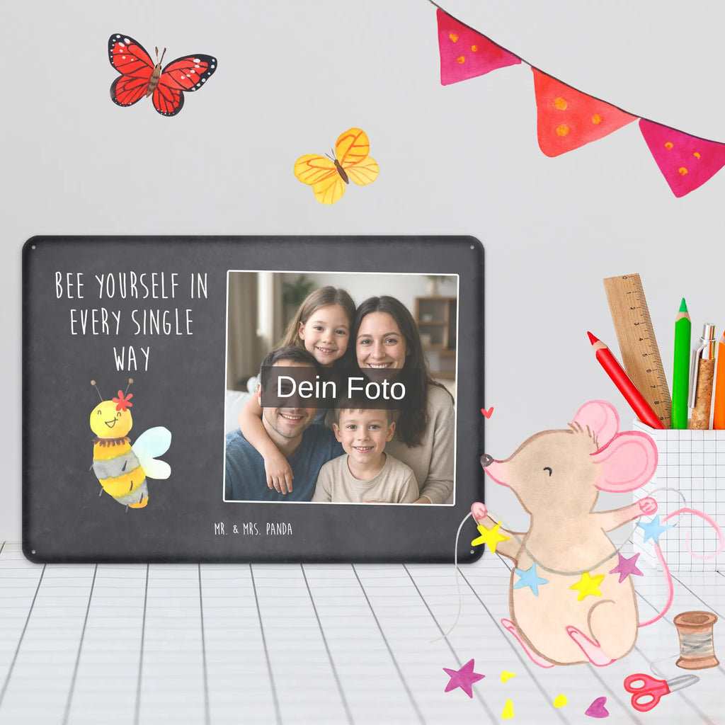 Personalisiertes Foto Blechschild Biene Blume Blechschild Mit Fotodruck, Lustiges Blechschild Mit Foto, Blechschild Handgemacht Mit Foto, Design Blechschild Mit Bild, Blechschild Wohnzimmer Mit Bild, Spruchschild Mit Foto, Blechschild Mit Eigenem Bild, Wandschild Mit Foto, Blechschild Als Geschenk Mit Bild, Nostalgieschild Mit Foto, Foto-Blechschild Für Zuhause, Blechschild Küche Mit Foto, Blechschild Für Balkon Mit Wunschbild, Blechschild Für Frauen Mit Bild, Personalisierbares Blechschild Mit Foto, Blechschild Für Freunde Mit Wunschfoto, Blechschild Zum Hinstellen Mit Bild, Retro Blechschild Mit Bild, Dekoschild Metall Mit Foto, Blechschild Für Garten Mit Foto, Metallschild Mit Foto, Blechschild Mit Foto, Metallschild Mit Wunschfoto, Blechschild Mit Wunschfoto, Blechschild Zum Aufhängen Mit Foto, Blechschild Für Männer Mit Foto, Vintage Blechschild Mit Wunschfoto, Blechschild Mit Bild Und Namen, Personalisierte Wanddeko Aus Metall Mit Foto, Türschild Mit Bild, Biene, Wespe, Hummel