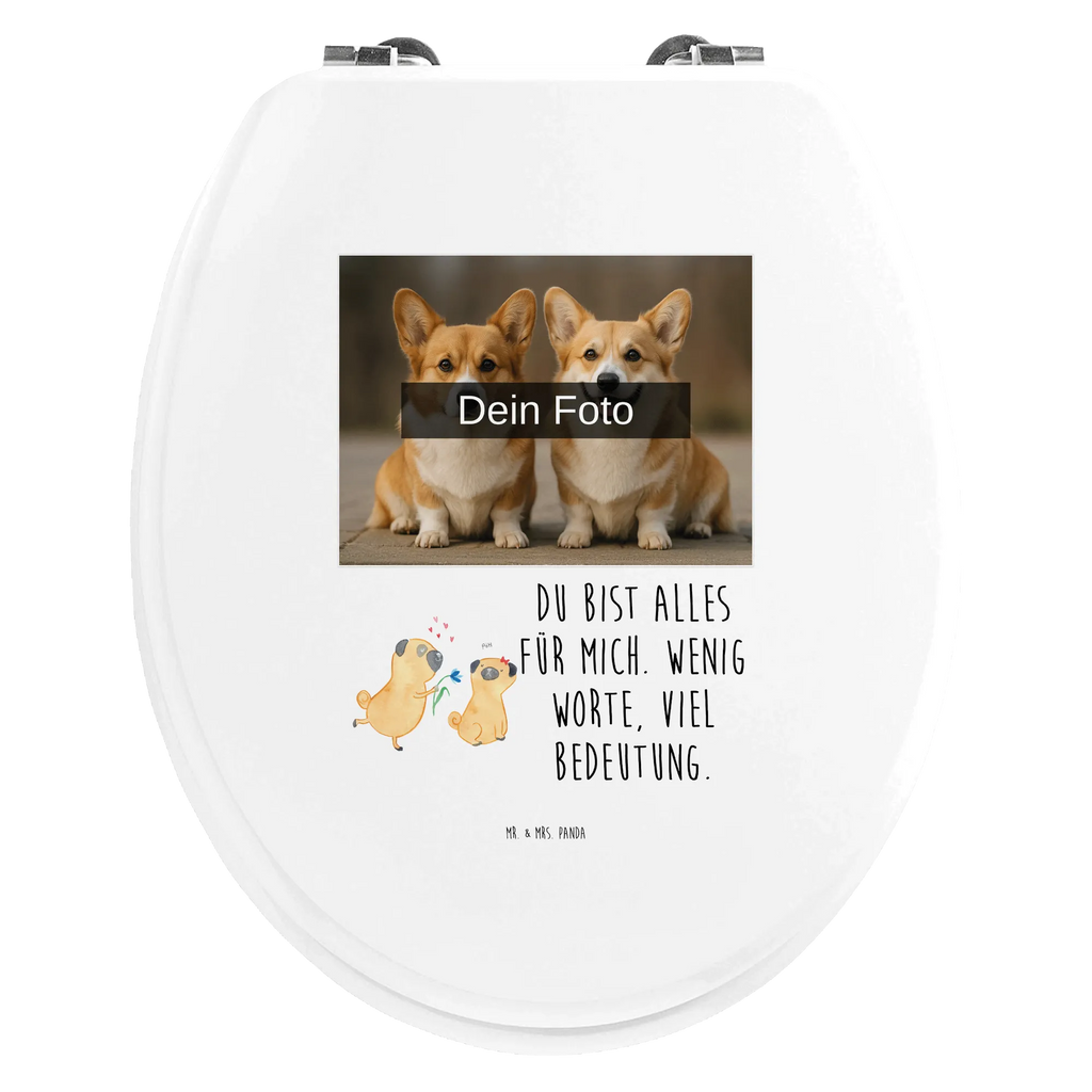 Personalisierter Foto WC Sitz Motiv Mops Verliebt Personalisierte Klobrille, Personalisierter Klodeckel, Toilettendeckel mit Namen, Personalisierter WC-Sitz, Personalisierter Toilettendeckel mit Foto, WC Sitz mit Namen, Hund, Hundemotiv, Haustier, Hunderasse, Tierliebhaber, Hundebesitzer, Sprüche, Möpse, Mops, Geschenk Freund, Liebesspruch. Verlobt, Hundeliebe, verliebt, Partner, Liebe