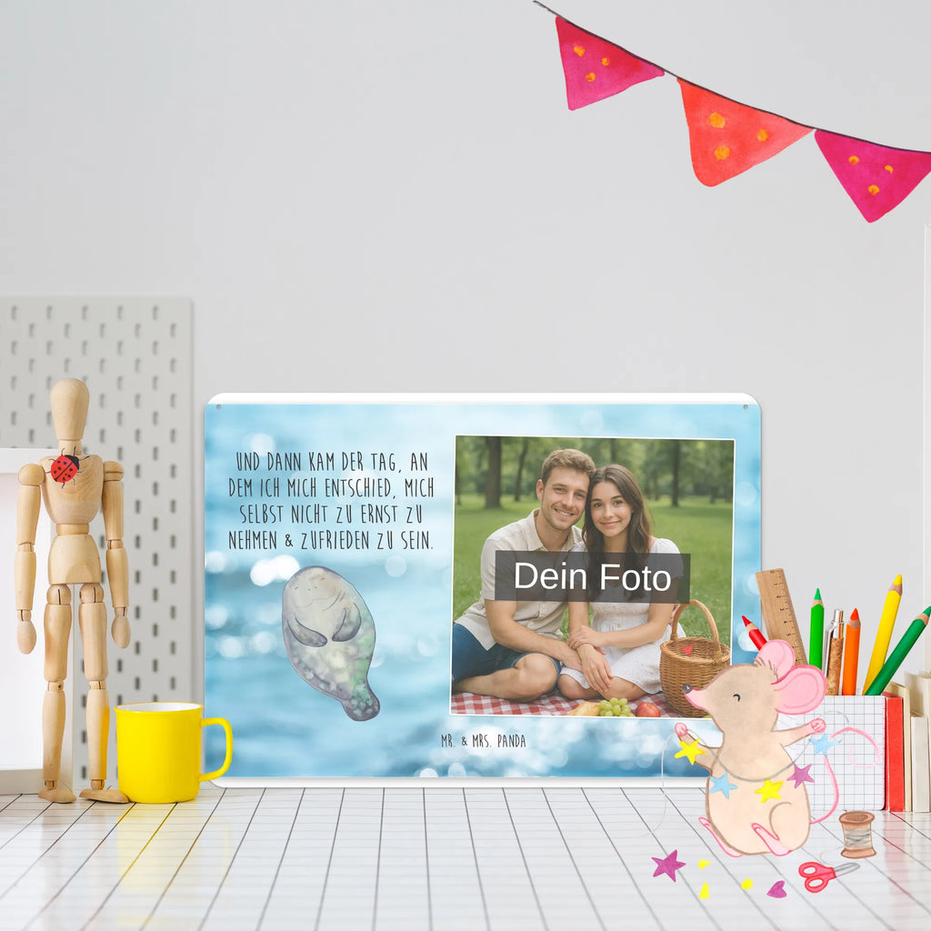 Personalisiertes Foto Blechschild Seekuh Happy Personalisierbares Blechschild Mit Foto, Metallschild Mit Wunschfoto, Metallschild Mit Foto, Wandschild Mit Foto, Vintage Blechschild Mit Wunschfoto, Personalisierte Wanddeko Aus Metall Mit Foto, Blechschild Zum Hinstellen Mit Bild, Blechschild Mit Fotodruck, Retro Blechschild Mit Bild, Blechschild Als Geschenk Mit Bild, Blechschild Mit Foto, Blechschild Zum Aufhängen Mit Foto, Design Blechschild Mit Bild, Blechschild Für Freunde Mit Wunschfoto, Blechschild Mit Bild Und Namen, Blechschild Mit Eigenem Bild, Blechschild Für Garten Mit Foto, Nostalgieschild Mit Foto, Blechschild Küche Mit Foto, Blechschild Für Balkon Mit Wunschbild, Foto-Blechschild Für Zuhause, Türschild Mit Bild, Dekoschild Metall Mit Foto, Lustiges Blechschild Mit Foto, Blechschild Mit Wunschfoto, Blechschild Für Frauen Mit Bild, Blechschild Handgemacht Mit Foto, Blechschild Für Männer Mit Foto, Spruchschild Mit Foto, Blechschild Wohnzimmer Mit Bild, Meerestiere, Meer, Urlaub, Selbstliebe, Neuanfang, Seekühe, Respekt, Seekuh, Freundin, Liebeskummer, Zufrieden, Achtsamkeit, Neustart