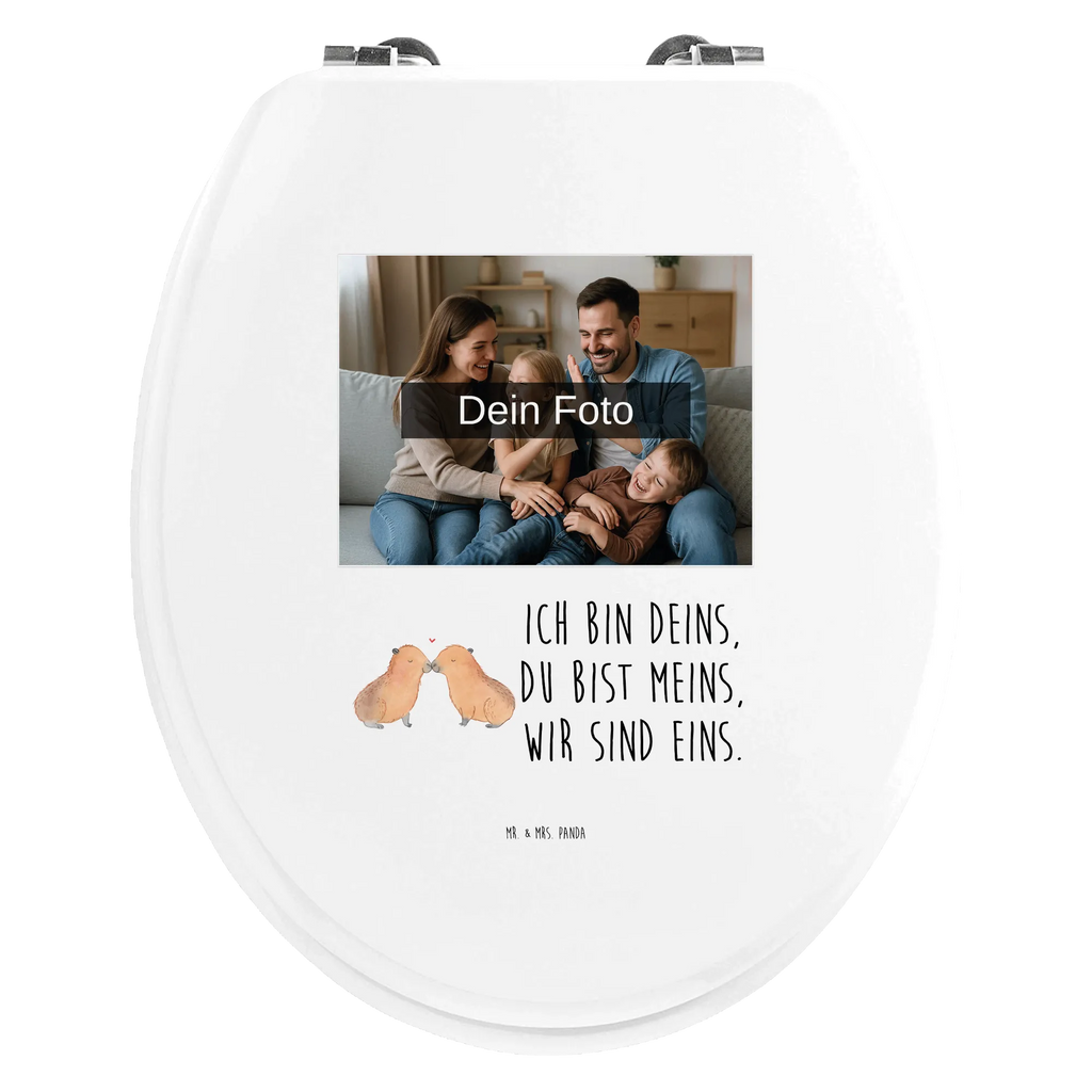 Personalisierter Foto WC Sitz Motiv Capybara Liebe Toilettendeckel mit Namen, Personalisierter Klodeckel, Personalisierter Toilettendeckel mit Foto, Personalisierte Klobrille, Personalisierter WC-Sitz, WC Sitz mit Namen, Tiermotive, Gute Laune, lustige Sprüche, Tiere, Herzlich, Handgezeichnet, Paar, Du bist meins, Tierliebe, verliebt, Liebesspruch, Jahrestag, Liebe, Romantisches Geschenk, Partnertiere, Beziehung, Kuschel Capybaras, Verschmolzen, Ehejubiläum, Geschenkidee, Capybara, Ich bin deins, Valentinstag, Liebesbeweis