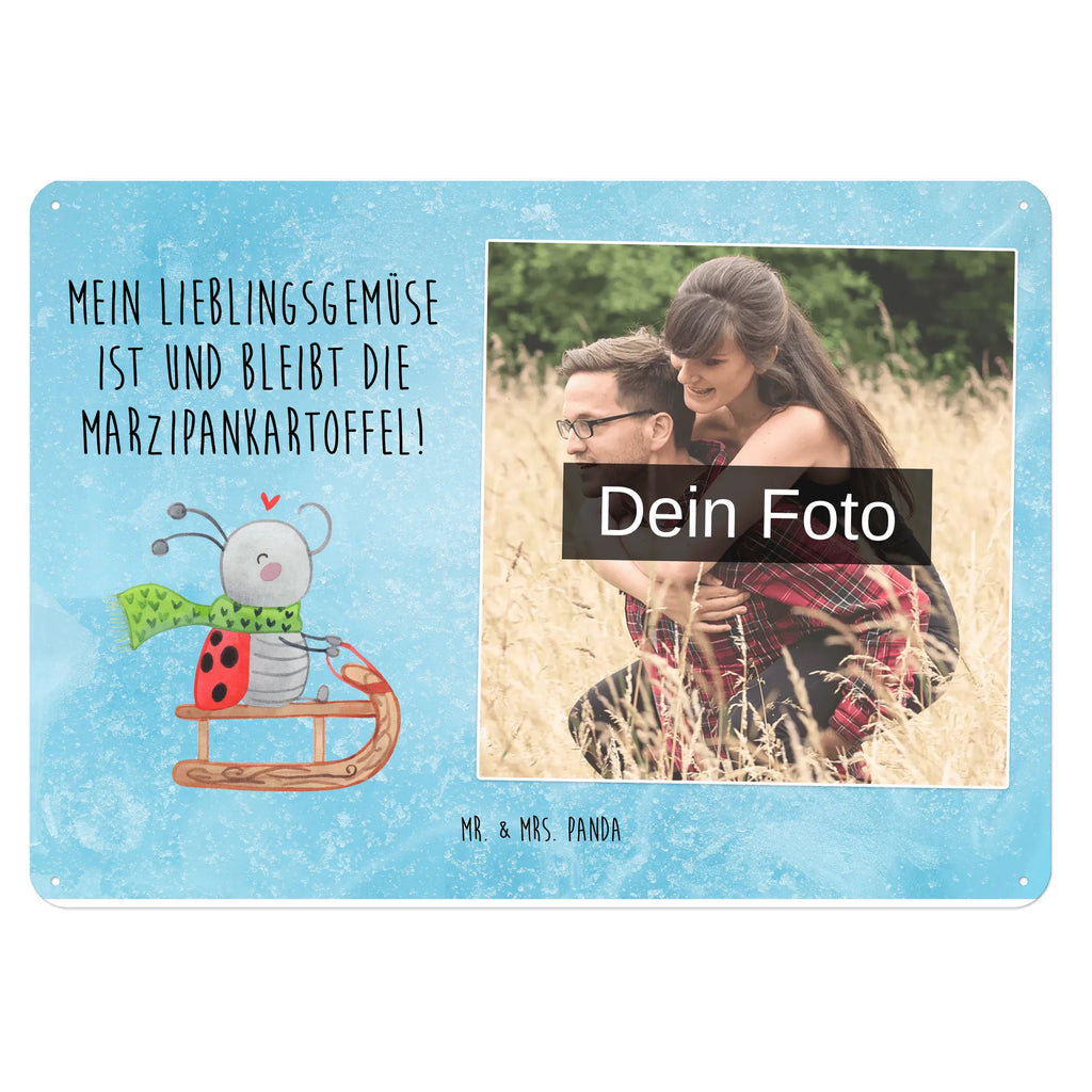 Personalisiertes Foto Blechschild Smörle Rodeln Blechschild Mit Wunschfoto, Blechschild Mit Bild Und Namen, Blechschild Zum Aufhängen Mit Foto, Wandschild Mit Foto, Nostalgieschild Mit Foto, Türschild Mit Bild, Blechschild Mit Eigenem Bild, Blechschild Als Geschenk Mit Bild, Blechschild Für Frauen Mit Bild, Spruchschild Mit Foto, Blechschild Mit Foto, Metallschild Mit Foto, Blechschild Für Garten Mit Foto, Blechschild Für Freunde Mit Wunschfoto, Blechschild Handgemacht Mit Foto, Metallschild Mit Wunschfoto, Vintage Blechschild Mit Wunschfoto, Retro Blechschild Mit Bild, Lustiges Blechschild Mit Foto, Blechschild Für Balkon Mit Wunschbild, Personalisierbares Blechschild Mit Foto, Foto-Blechschild Für Zuhause, Blechschild Wohnzimmer Mit Bild, Blechschild Mit Fotodruck, Blechschild Zum Hinstellen Mit Bild, Personalisierte Wanddeko Aus Metall Mit Foto, Blechschild Küche Mit Foto, Blechschild Für Männer Mit Foto, Dekoschild Metall Mit Foto, Design Blechschild Mit Bild, Winter, Weihnachten, Weihnachtsdeko, Nikolaus, Advent, Heiligabend, Wintermotiv, Schlittenfahren, Smörle, Marzipan