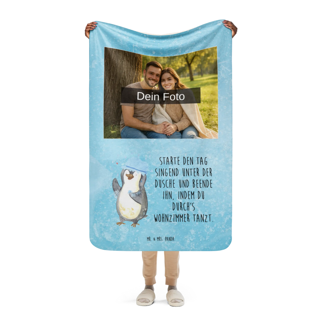 Sherpa Photo Cuddle Blanket Penguin have a shower Foto Kuscheldecke, Pinguin, glücklich sein, Motivation, Dusche, Neustart, Duschen, Pinguine, Neuanfang, Lebensmotto