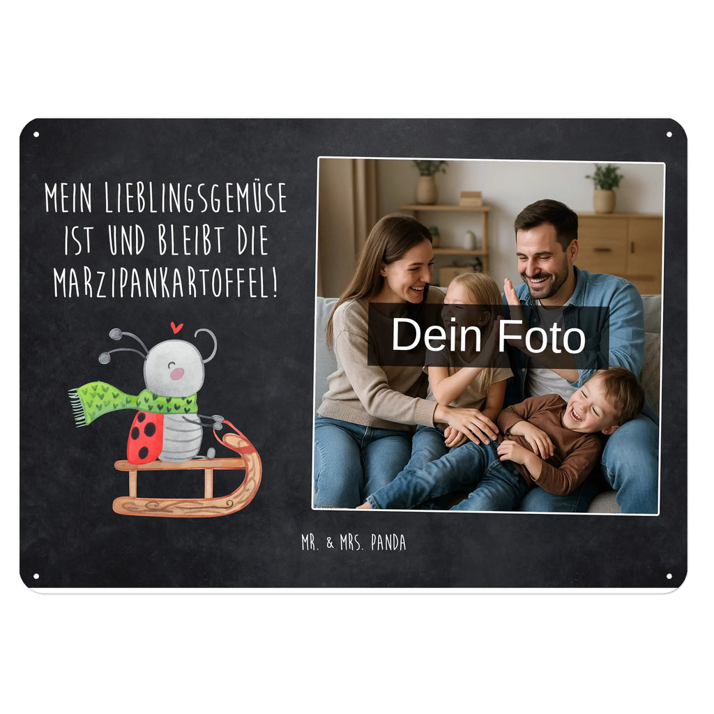 Personalisiertes Foto Blechschild Smörle Rodeln Blechschild Mit Wunschfoto, Blechschild Mit Bild Und Namen, Blechschild Zum Aufhängen Mit Foto, Wandschild Mit Foto, Nostalgieschild Mit Foto, Türschild Mit Bild, Blechschild Mit Eigenem Bild, Blechschild Als Geschenk Mit Bild, Blechschild Für Frauen Mit Bild, Spruchschild Mit Foto, Blechschild Mit Foto, Metallschild Mit Foto, Blechschild Für Garten Mit Foto, Blechschild Für Freunde Mit Wunschfoto, Blechschild Handgemacht Mit Foto, Metallschild Mit Wunschfoto, Vintage Blechschild Mit Wunschfoto, Retro Blechschild Mit Bild, Lustiges Blechschild Mit Foto, Blechschild Für Balkon Mit Wunschbild, Personalisierbares Blechschild Mit Foto, Foto-Blechschild Für Zuhause, Blechschild Wohnzimmer Mit Bild, Blechschild Mit Fotodruck, Blechschild Zum Hinstellen Mit Bild, Personalisierte Wanddeko Aus Metall Mit Foto, Blechschild Küche Mit Foto, Blechschild Für Männer Mit Foto, Dekoschild Metall Mit Foto, Design Blechschild Mit Bild, Winter, Weihnachten, Weihnachtsdeko, Nikolaus, Advent, Heiligabend, Wintermotiv, Schlittenfahren, Smörle, Marzipan