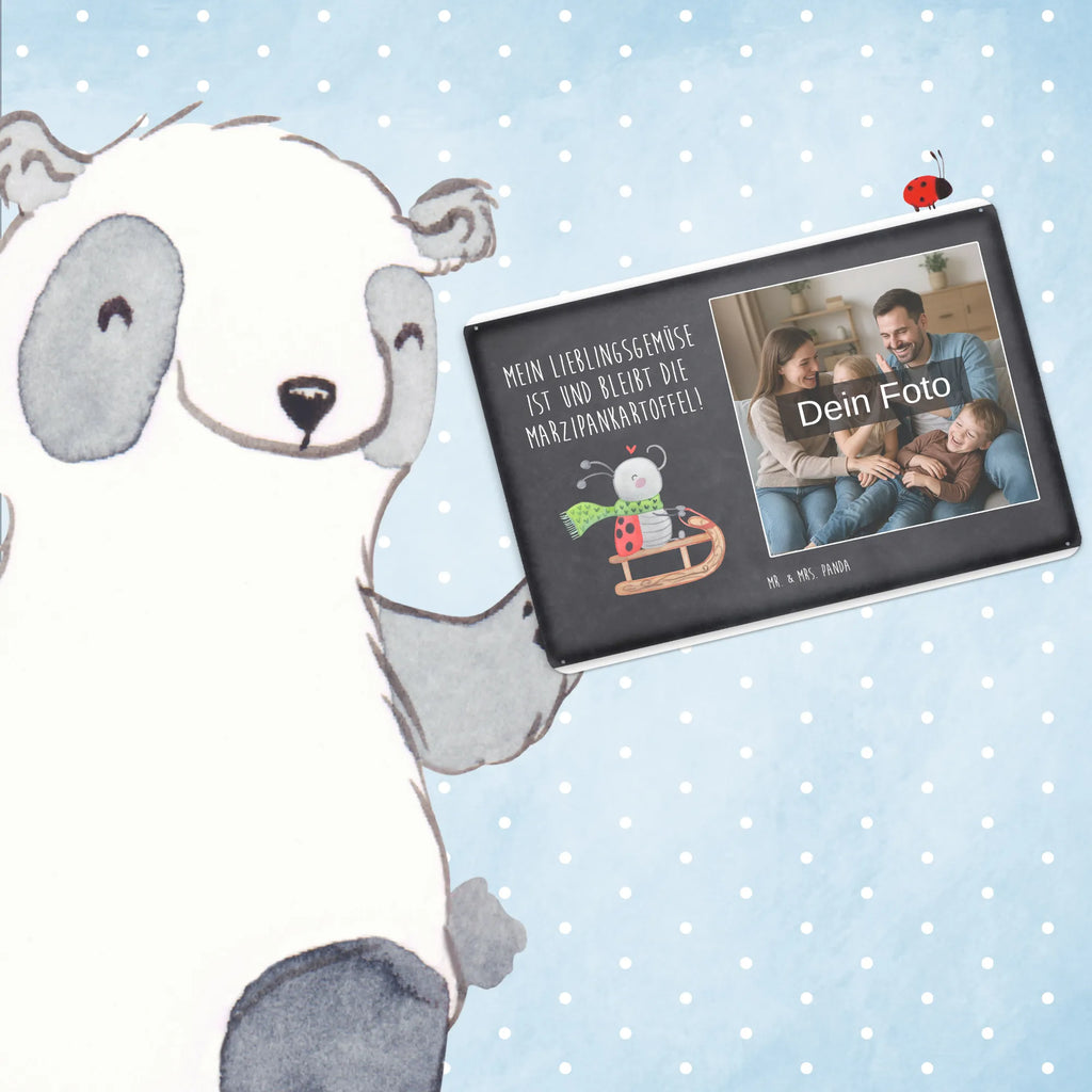 Personalisiertes Foto Blechschild Smörle Rodeln Blechschild Mit Wunschfoto, Blechschild Mit Bild Und Namen, Blechschild Zum Aufhängen Mit Foto, Wandschild Mit Foto, Nostalgieschild Mit Foto, Türschild Mit Bild, Blechschild Mit Eigenem Bild, Blechschild Als Geschenk Mit Bild, Blechschild Für Frauen Mit Bild, Spruchschild Mit Foto, Blechschild Mit Foto, Metallschild Mit Foto, Blechschild Für Garten Mit Foto, Blechschild Für Freunde Mit Wunschfoto, Blechschild Handgemacht Mit Foto, Metallschild Mit Wunschfoto, Vintage Blechschild Mit Wunschfoto, Retro Blechschild Mit Bild, Lustiges Blechschild Mit Foto, Blechschild Für Balkon Mit Wunschbild, Personalisierbares Blechschild Mit Foto, Foto-Blechschild Für Zuhause, Blechschild Wohnzimmer Mit Bild, Blechschild Mit Fotodruck, Blechschild Zum Hinstellen Mit Bild, Personalisierte Wanddeko Aus Metall Mit Foto, Blechschild Küche Mit Foto, Blechschild Für Männer Mit Foto, Dekoschild Metall Mit Foto, Design Blechschild Mit Bild, Winter, Weihnachten, Weihnachtsdeko, Nikolaus, Advent, Heiligabend, Wintermotiv, Schlittenfahren, Smörle, Marzipan