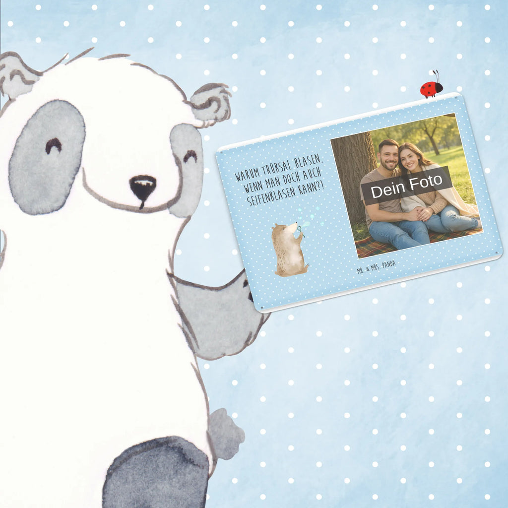 Personalisiertes Foto Blechschild Bär Seifenblasen Blechschild Handgemacht Mit Foto, Wandschild Mit Foto, Blechschild Mit Bild Und Namen, Lustiges Blechschild Mit Foto, Personalisierbares Blechschild Mit Foto, Spruchschild Mit Foto, Blechschild Für Garten Mit Foto, Blechschild Zum Hinstellen Mit Bild, Blechschild Für Frauen Mit Bild, Türschild Mit Bild, Blechschild Zum Aufhängen Mit Foto, Blechschild Mit Foto, Design Blechschild Mit Bild, Blechschild Mit Fotodruck, Personalisierte Wanddeko Aus Metall Mit Foto, Blechschild Mit Eigenem Bild, Blechschild Mit Wunschfoto, Blechschild Küche Mit Foto, Retro Blechschild Mit Bild, Nostalgieschild Mit Foto, Blechschild Als Geschenk Mit Bild, Metallschild Mit Foto, Blechschild Für Männer Mit Foto, Vintage Blechschild Mit Wunschfoto, Foto-Blechschild Für Zuhause, Metallschild Mit Wunschfoto, Blechschild Für Balkon Mit Wunschbild, Blechschild Für Freunde Mit Wunschfoto, Dekoschild Metall Mit Foto, Blechschild Wohnzimmer Mit Bild, Bär, Teddy, Teddybär, Seifenblasen Bär Lustig Sein Glücklich Traurig Happy