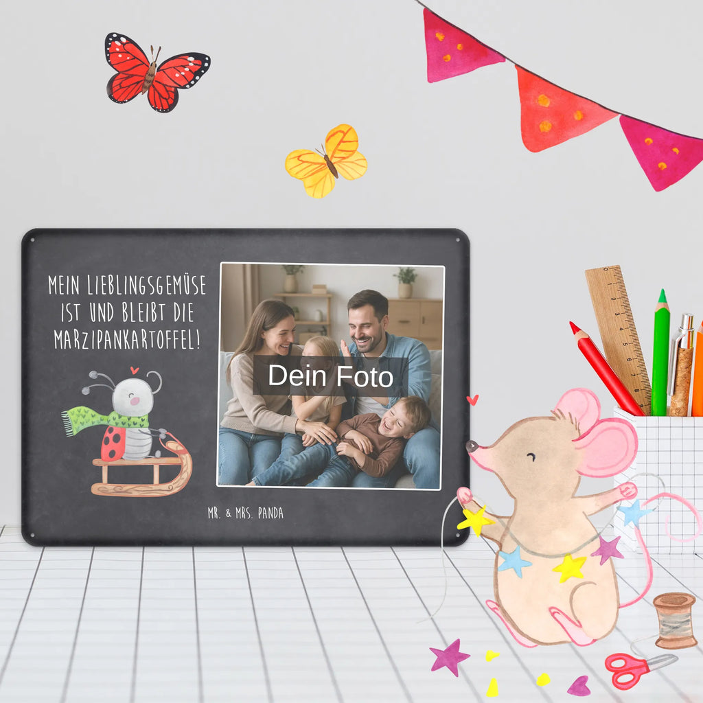 Personalisiertes Foto Blechschild Smörle Rodeln Blechschild Mit Wunschfoto, Blechschild Mit Bild Und Namen, Blechschild Zum Aufhängen Mit Foto, Wandschild Mit Foto, Nostalgieschild Mit Foto, Türschild Mit Bild, Blechschild Mit Eigenem Bild, Blechschild Als Geschenk Mit Bild, Blechschild Für Frauen Mit Bild, Spruchschild Mit Foto, Blechschild Mit Foto, Metallschild Mit Foto, Blechschild Für Garten Mit Foto, Blechschild Für Freunde Mit Wunschfoto, Blechschild Handgemacht Mit Foto, Metallschild Mit Wunschfoto, Vintage Blechschild Mit Wunschfoto, Retro Blechschild Mit Bild, Lustiges Blechschild Mit Foto, Blechschild Für Balkon Mit Wunschbild, Personalisierbares Blechschild Mit Foto, Foto-Blechschild Für Zuhause, Blechschild Wohnzimmer Mit Bild, Blechschild Mit Fotodruck, Blechschild Zum Hinstellen Mit Bild, Personalisierte Wanddeko Aus Metall Mit Foto, Blechschild Küche Mit Foto, Blechschild Für Männer Mit Foto, Dekoschild Metall Mit Foto, Design Blechschild Mit Bild, Winter, Weihnachten, Weihnachtsdeko, Nikolaus, Advent, Heiligabend, Wintermotiv, Schlittenfahren, Smörle, Marzipan