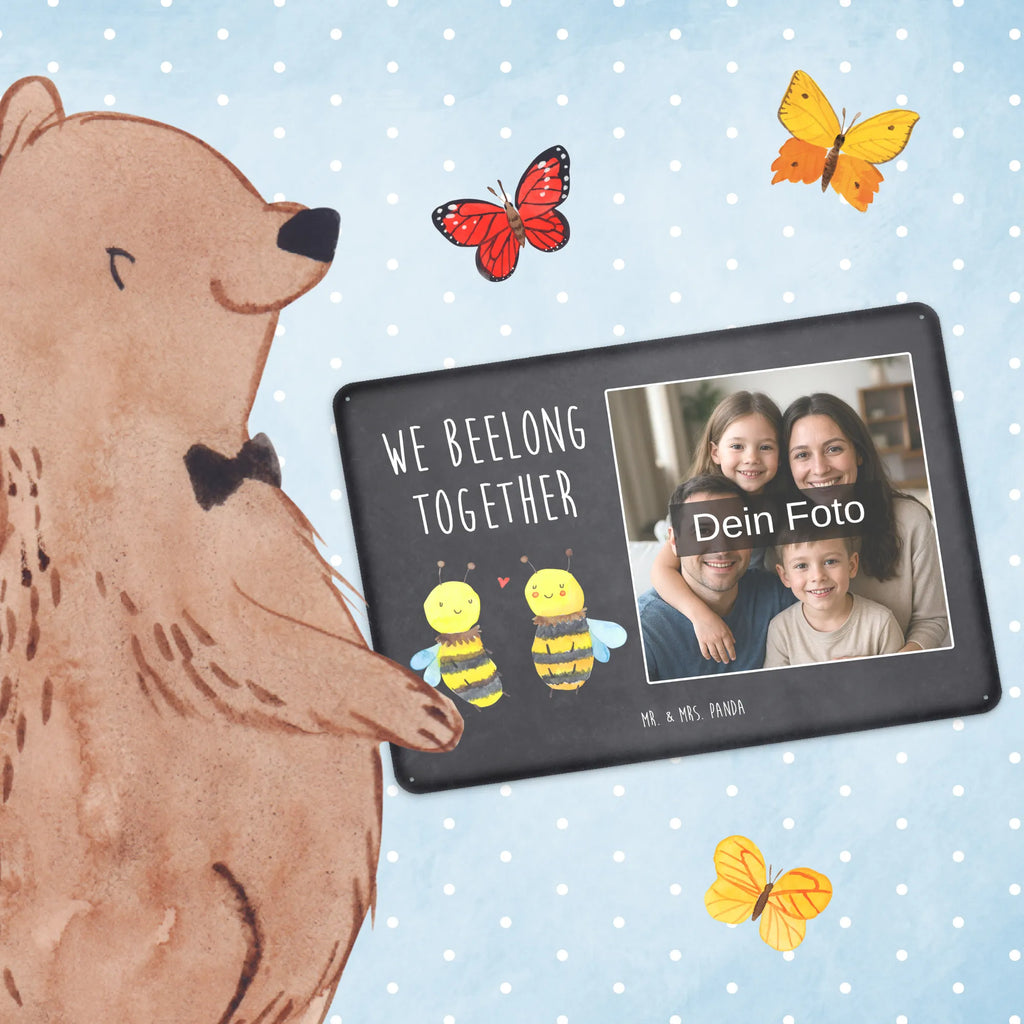 Personalisiertes Foto Blechschild Biene Verliebt Personalisierbares Blechschild Mit Foto, Dekoschild Metall Mit Foto, Metallschild Mit Wunschfoto, Spruchschild Mit Foto, Blechschild Mit Wunschfoto, Blechschild Handgemacht Mit Foto, Foto-Blechschild Für Zuhause, Wandschild Mit Foto, Design Blechschild Mit Bild, Blechschild Mit Foto, Blechschild Als Geschenk Mit Bild, Blechschild Für Freunde Mit Wunschfoto, Personalisierte Wanddeko Aus Metall Mit Foto, Blechschild Für Frauen Mit Bild, Vintage Blechschild Mit Wunschfoto, Blechschild Wohnzimmer Mit Bild, Retro Blechschild Mit Bild, Blechschild Zum Aufhängen Mit Foto, Blechschild Für Männer Mit Foto, Blechschild Für Garten Mit Foto, Metallschild Mit Foto, Blechschild Küche Mit Foto, Türschild Mit Bild, Blechschild Mit Eigenem Bild, Blechschild Für Balkon Mit Wunschbild, Blechschild Mit Fotodruck, Blechschild Zum Hinstellen Mit Bild, Lustiges Blechschild Mit Foto, Nostalgieschild Mit Foto, Blechschild Mit Bild Und Namen, Biene, Wespe, Hummel